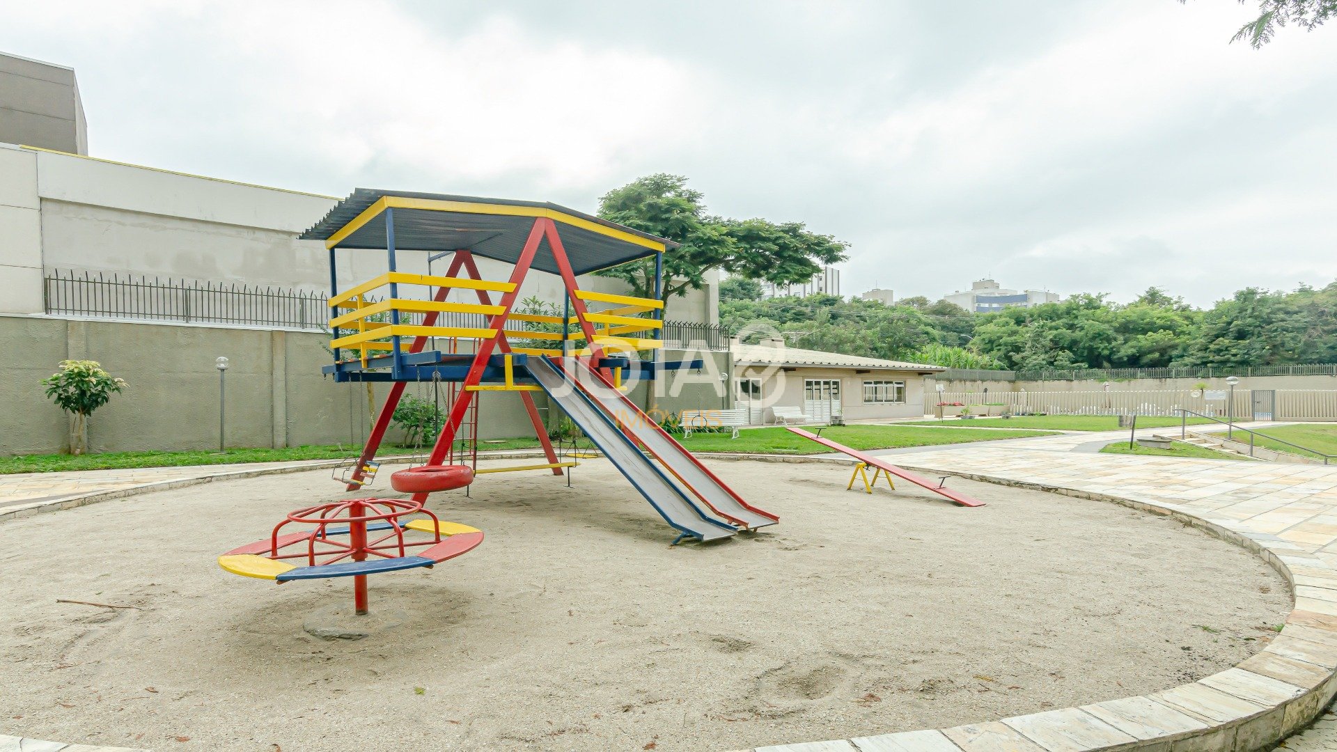 APARTAMENTO MOBILIADO NO CABRAL