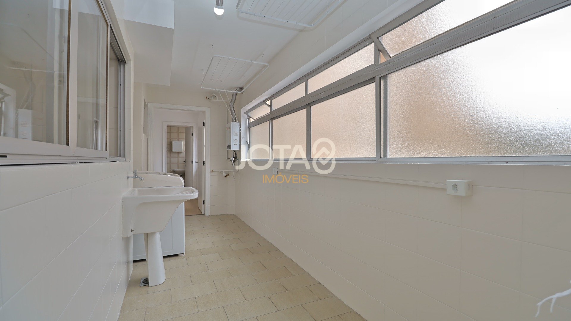 APARTAMENTO REFORMADO COM 3 DORMITÓRIOS NO BIGORRILHO