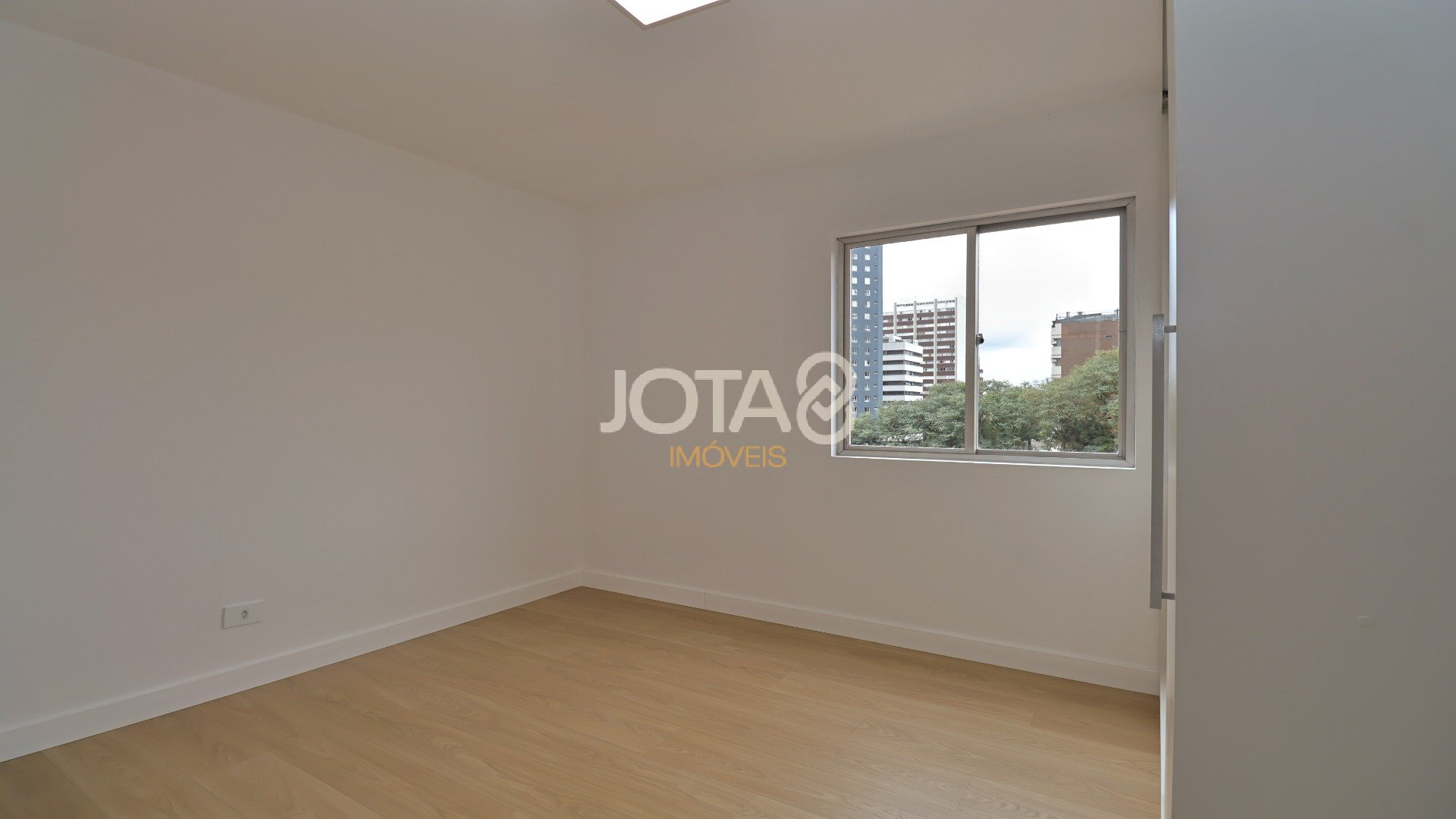 APARTAMENTO REFORMADO COM 3 DORMITÓRIOS NO BIGORRILHO