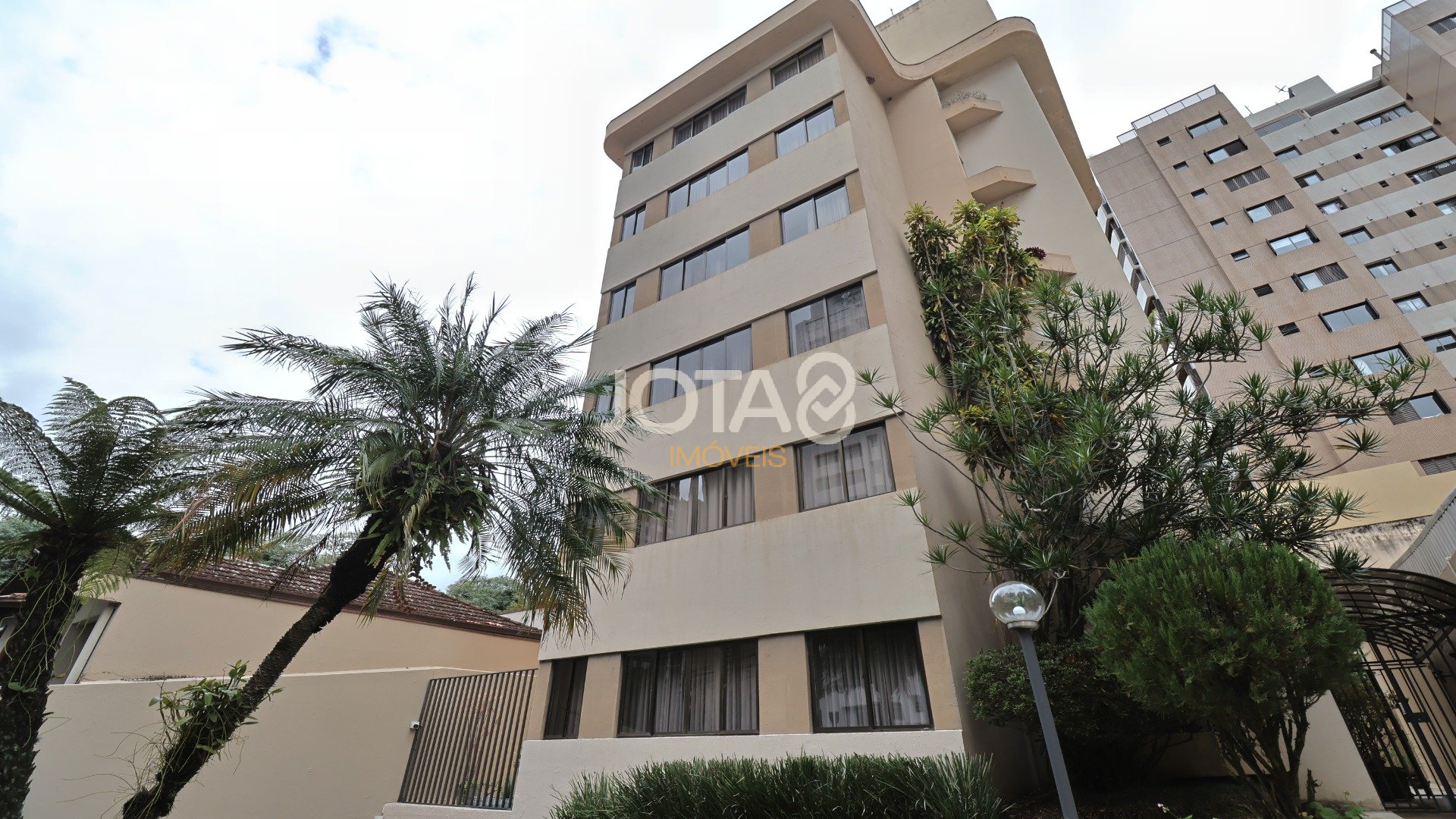 APARTAMENTO REFORMADO COM 3 DORMITÓRIOS NO BIGORRILHO