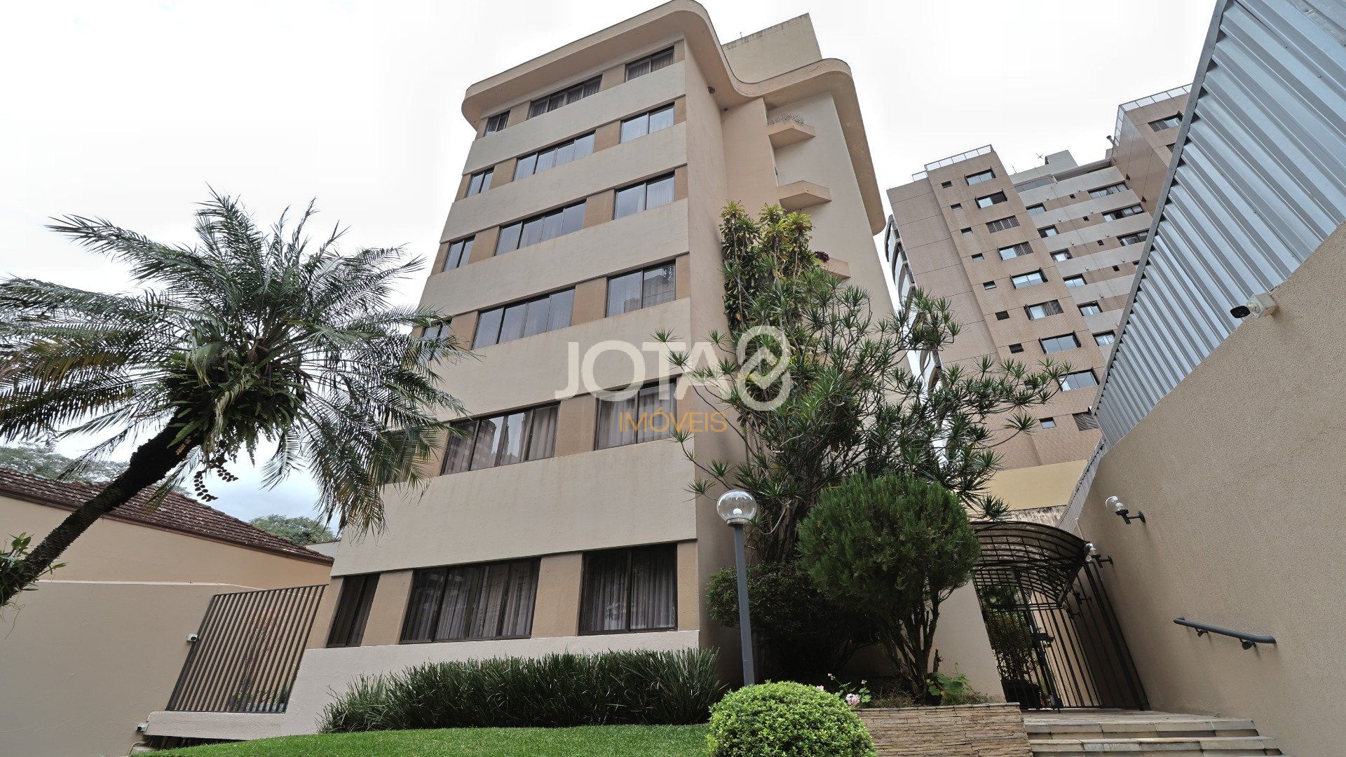 Foto de destaque Apartamento reformado com 3 dormitórios no bigorrilho