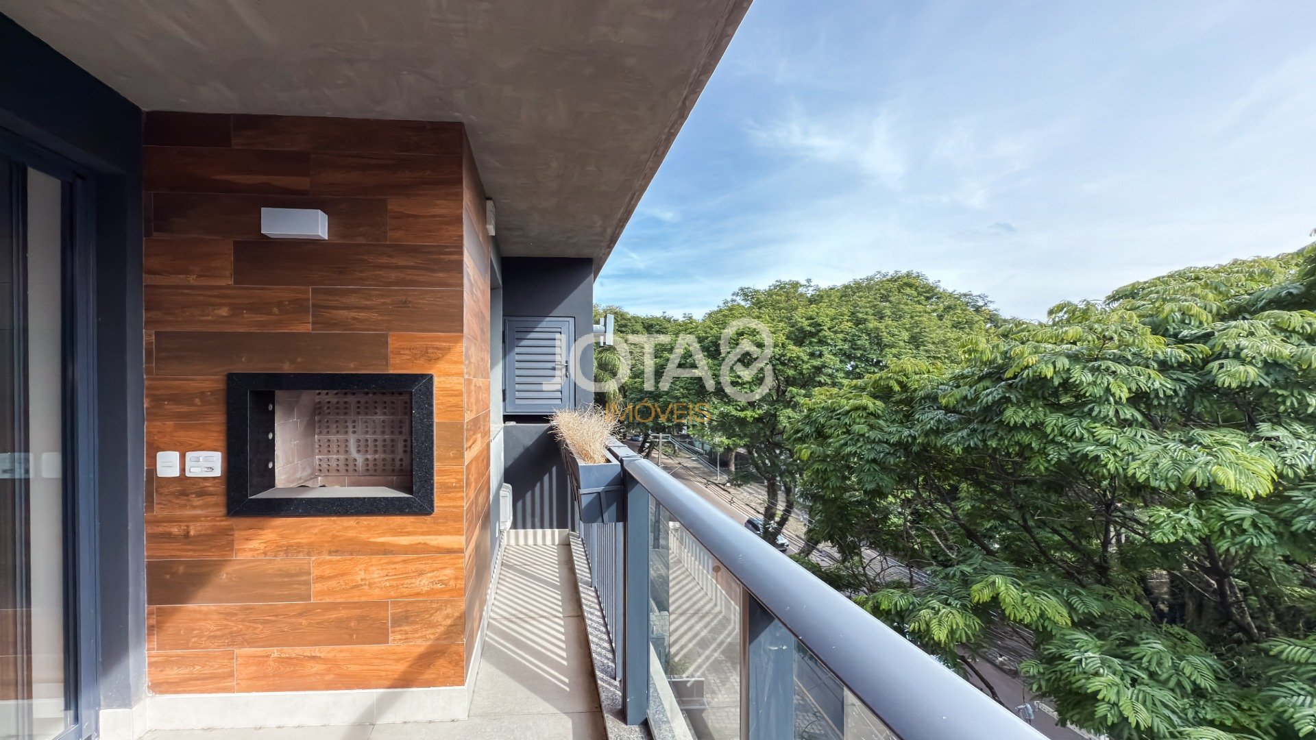 APARTAMENTO NOVO COM 2 QUARTOS NAS MERCÊS!