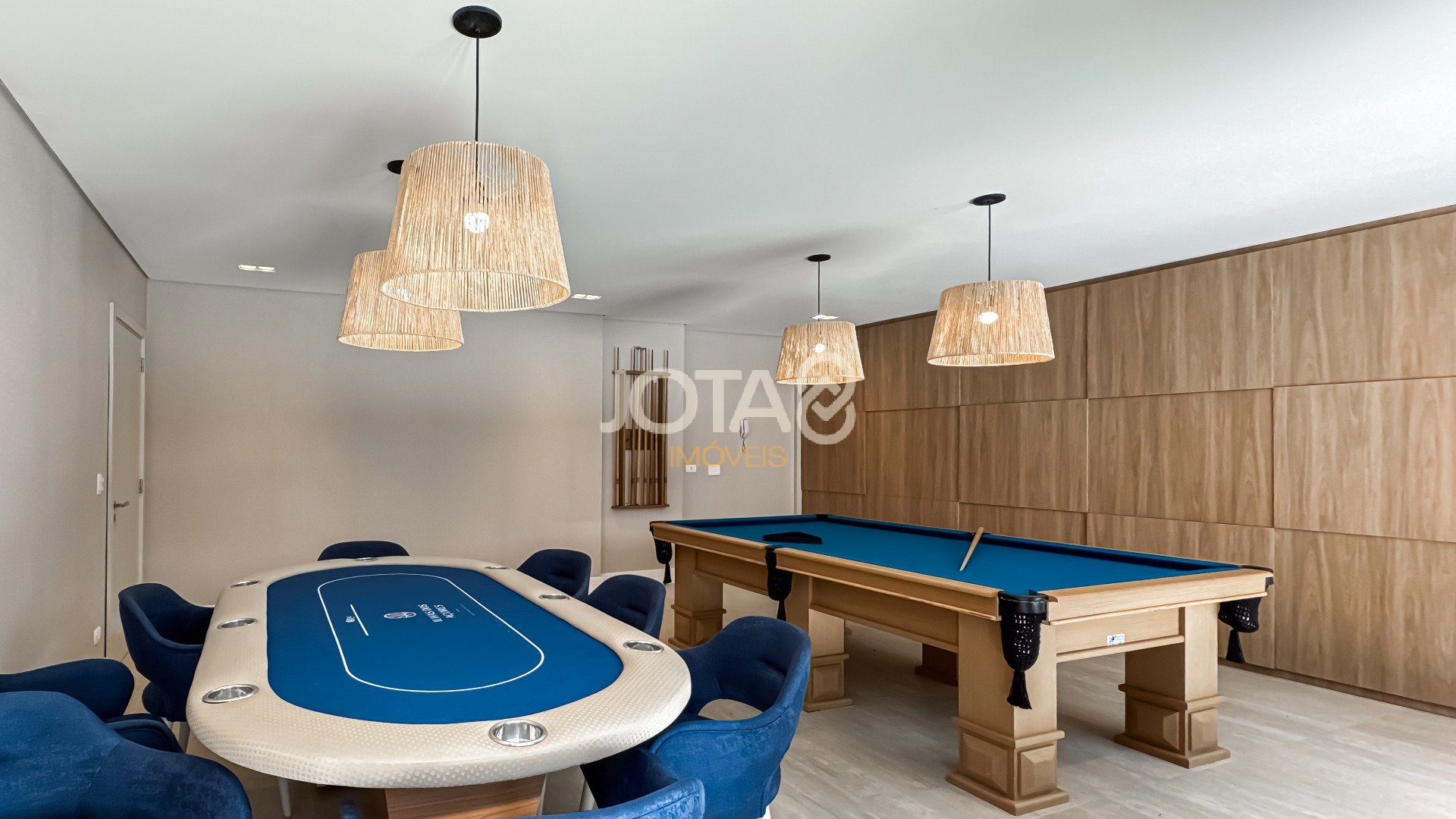 APARTAMENTO NOVO COM 2 QUARTOS NAS MERCÊS!