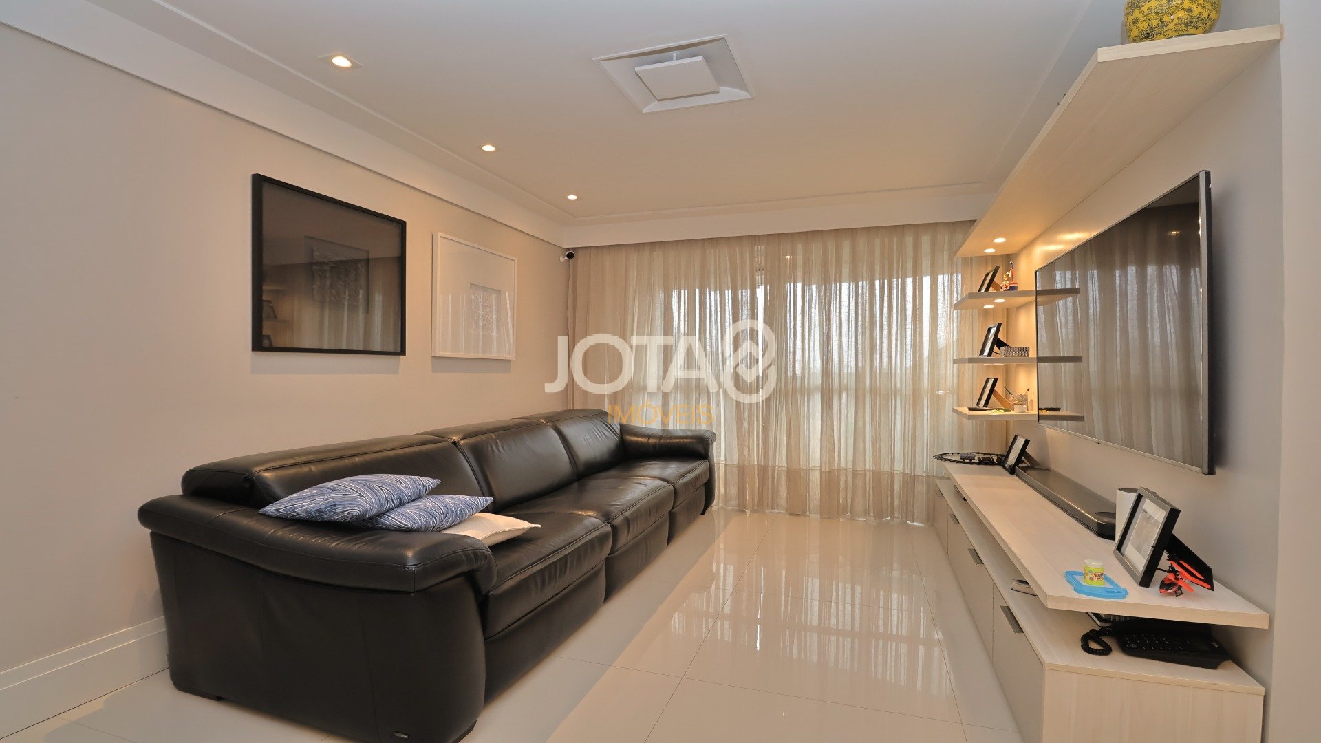 3 QUARTOS ANDAR ALTO FACE OESTE !