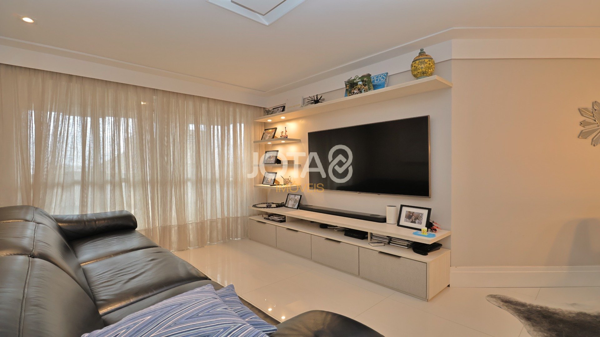 3 QUARTOS ANDAR ALTO FACE OESTE !