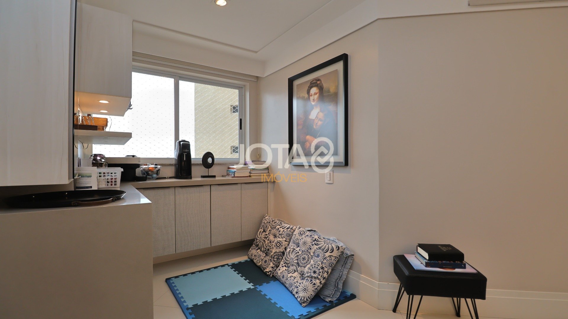 3 QUARTOS ANDAR ALTO FACE OESTE !