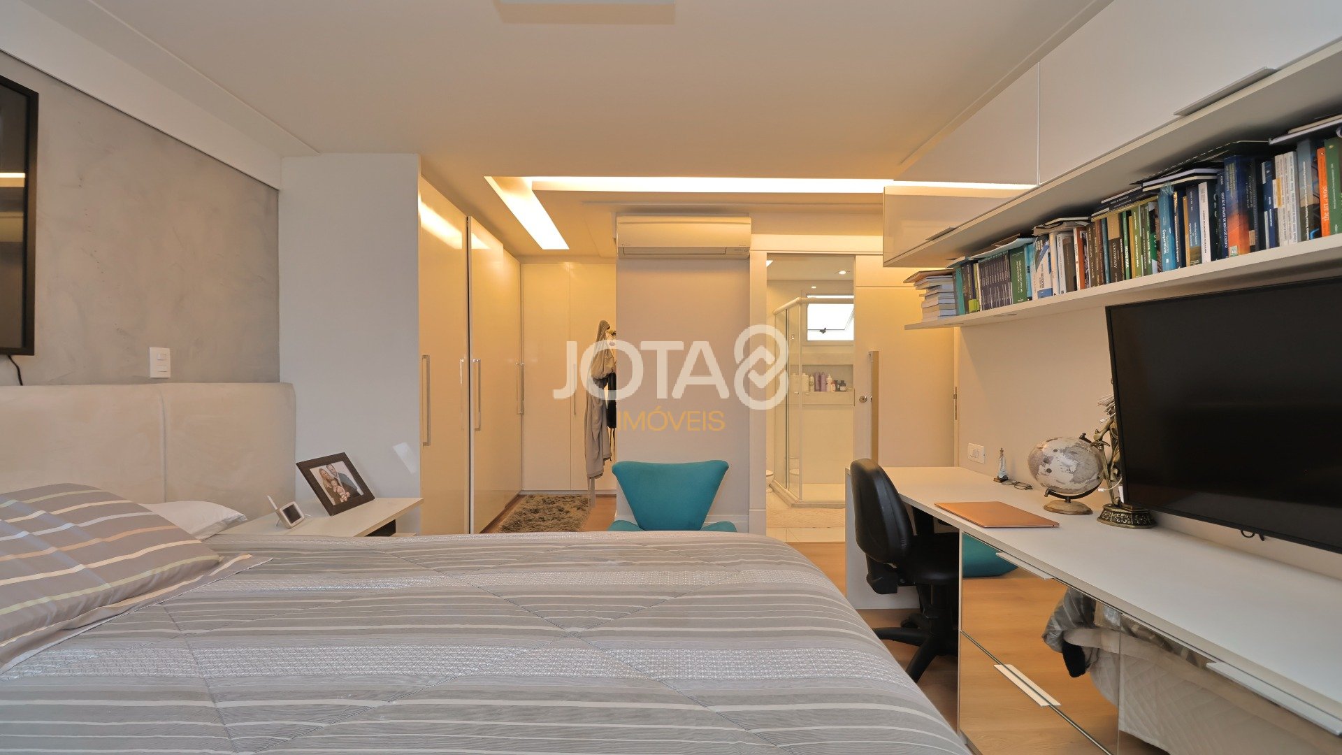 3 QUARTOS ANDAR ALTO FACE OESTE !