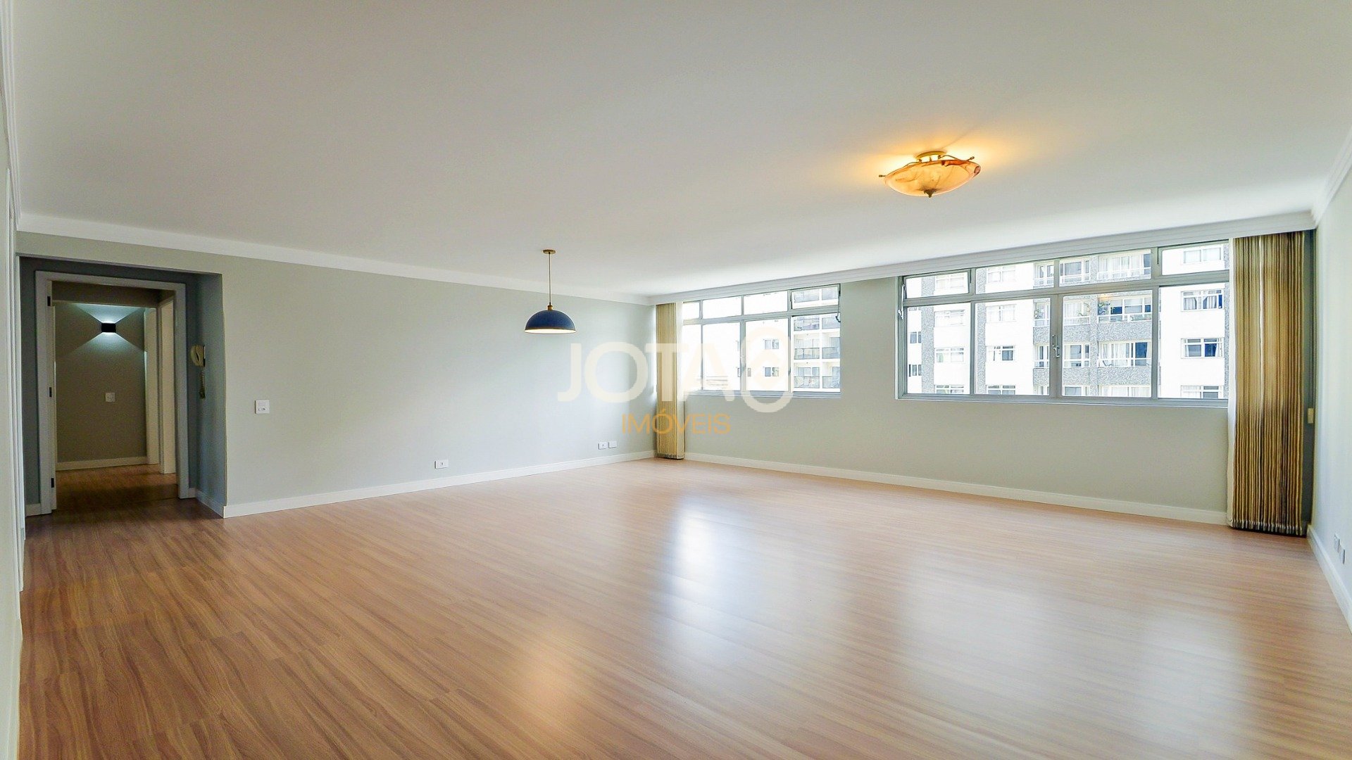 APARTAMENTO NO CENTRO COM 3 QUARTOS, SENDO 1 SUÍTE E 2 VAGAS