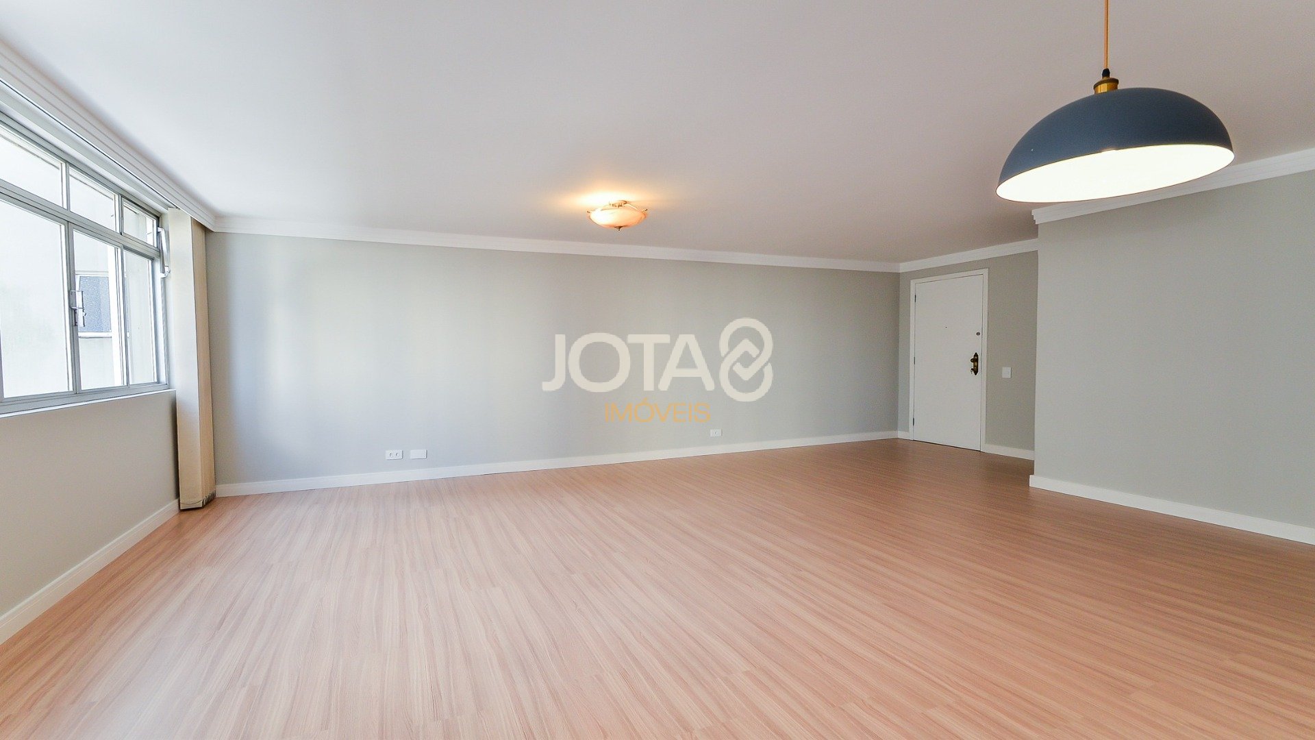 APARTAMENTO NO CENTRO COM 3 QUARTOS, SENDO 1 SUÍTE E 2 VAGAS
