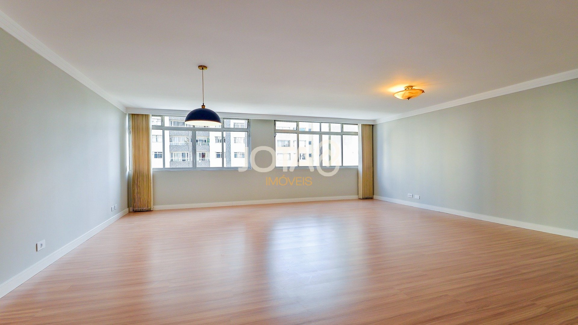 APARTAMENTO NO CENTRO COM 3 QUARTOS, SENDO 1 SUÍTE E 2 VAGAS
