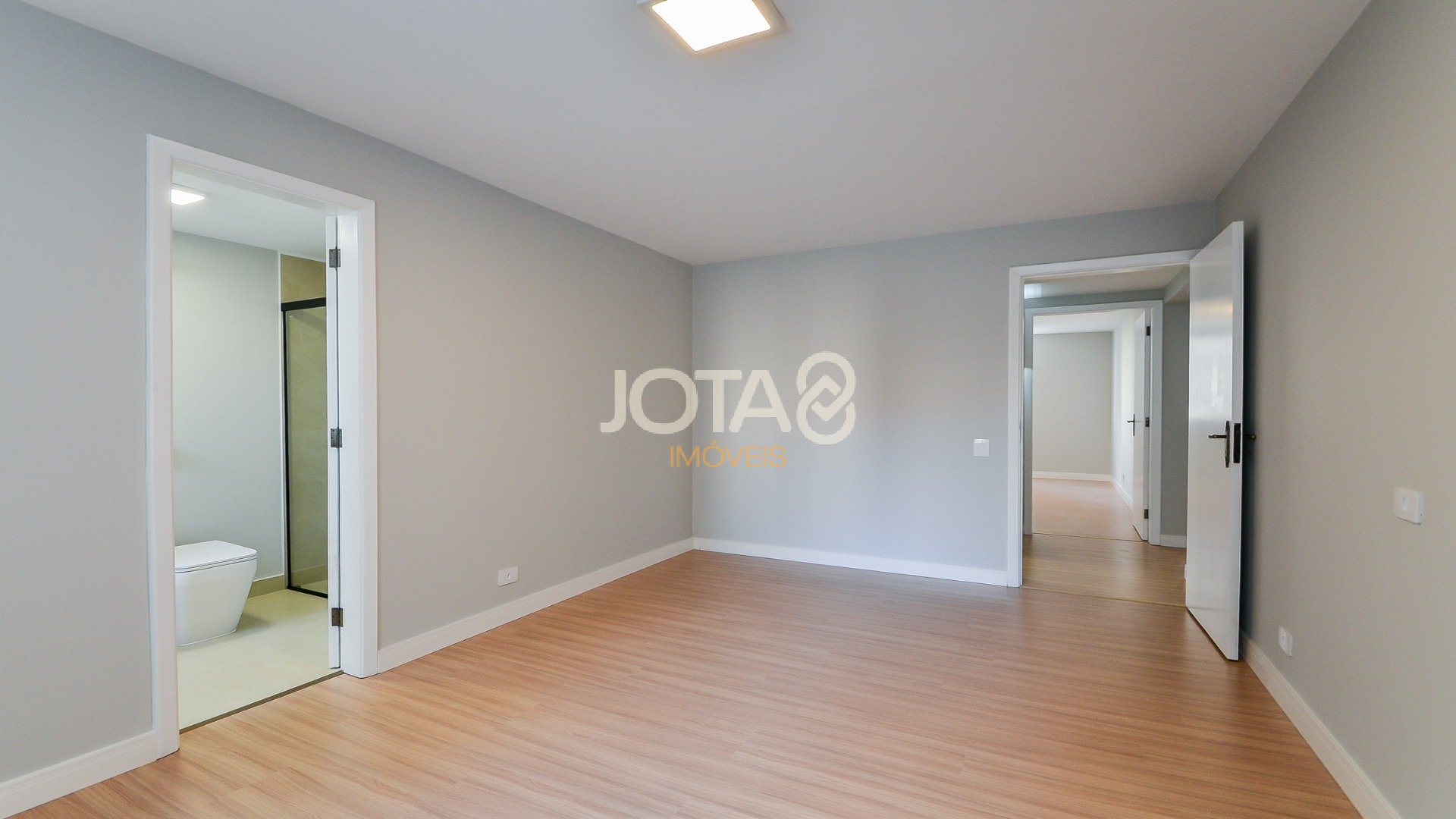 APARTAMENTO NO CENTRO COM 3 QUARTOS, SENDO 1 SUÍTE E 2 VAGAS
