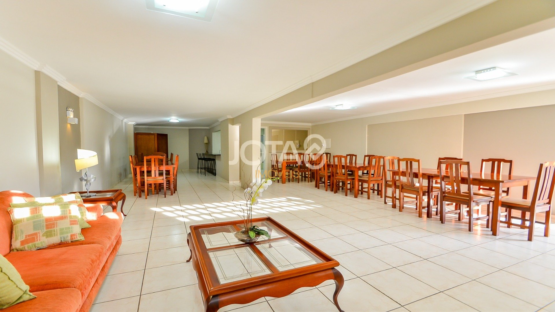 APARTAMENTO NO CENTRO COM 3 QUARTOS, SENDO 1 SUÍTE E 2 VAGAS