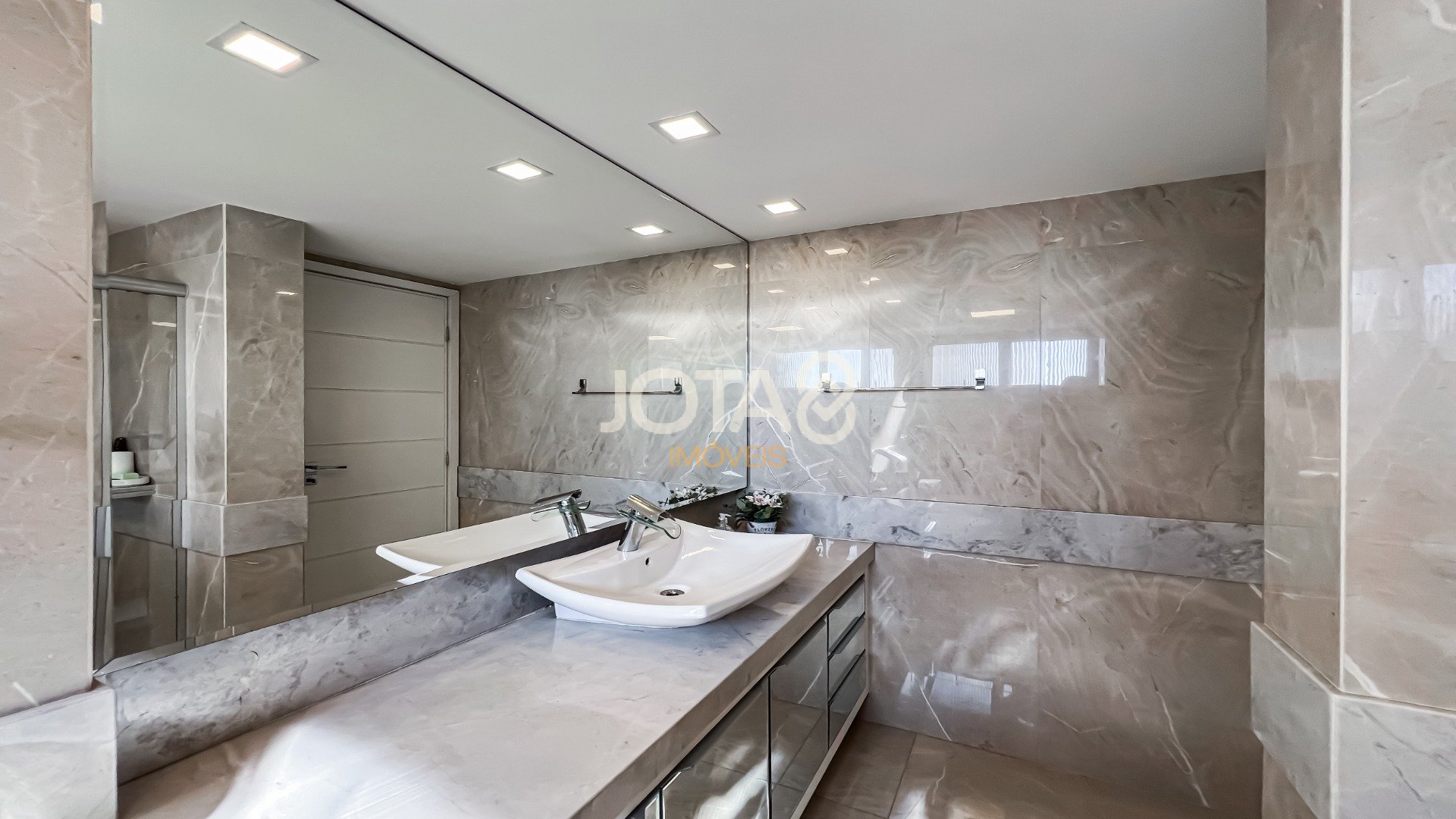 APARTAMENTO BELA TORRE 4 SUITES 3 VAGAS NO BATEL