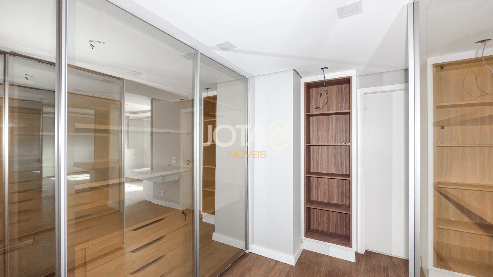 APARTAMENTO 2 SUITES EM CONDOMINIO CLUBE NO ECOVILLE