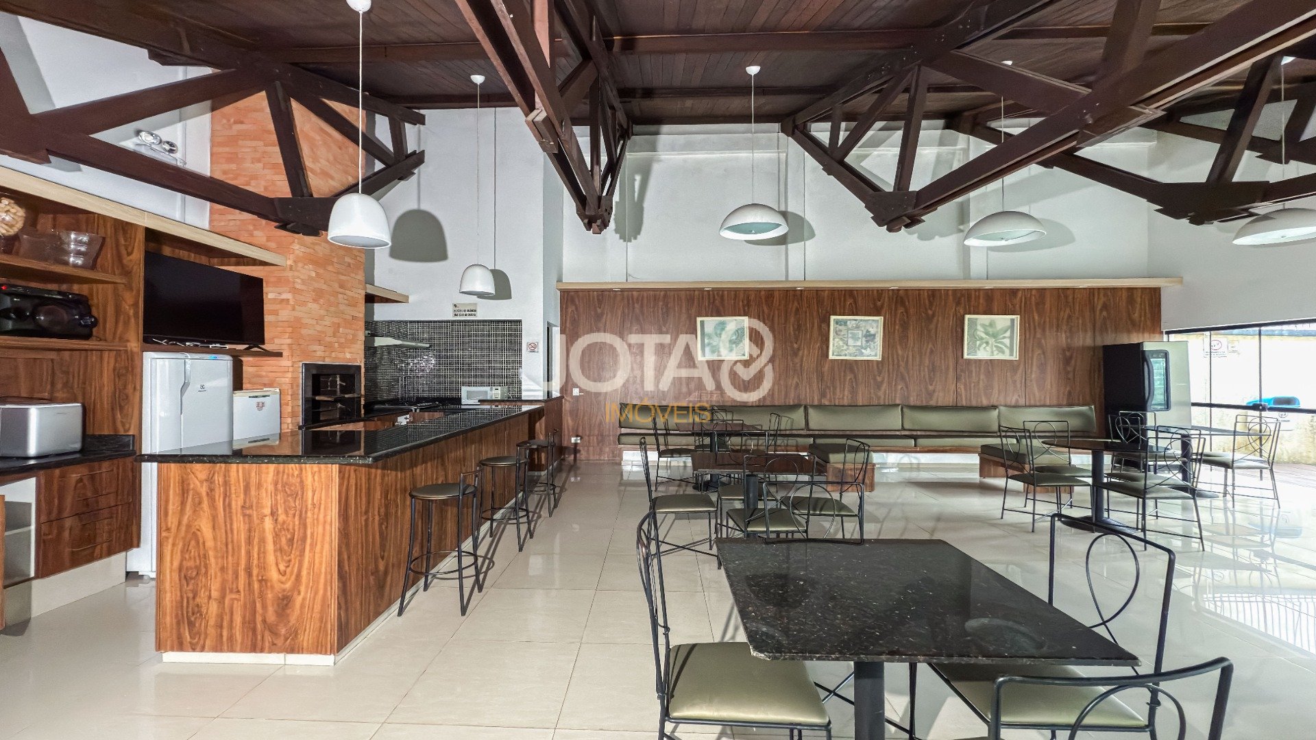 OPORTUNIDADE NO ECOVILLE: 2 QUARTOS + CLOSET E CONDOMÍNIO CLUBE
