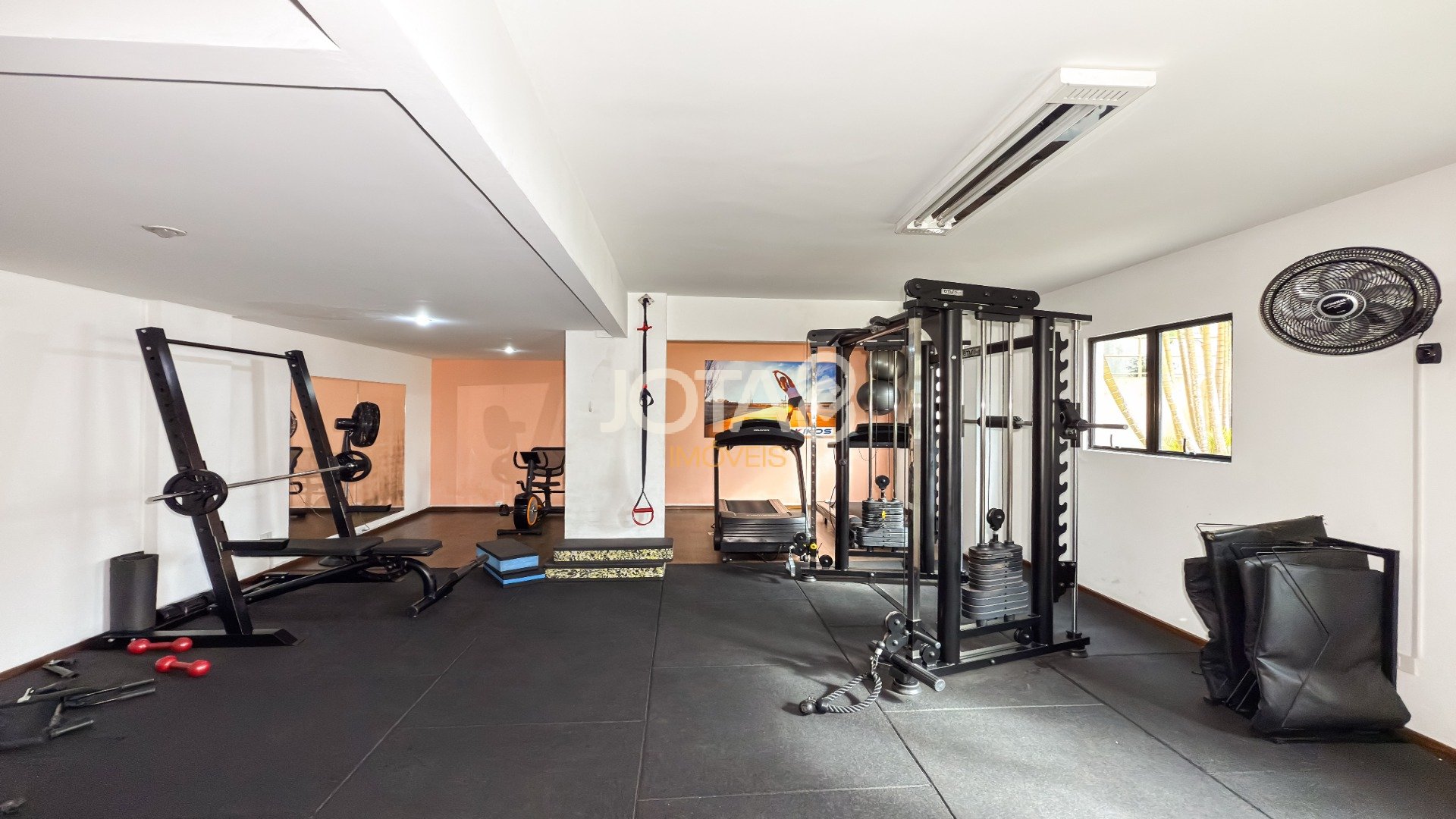 OPORTUNIDADE NO ECOVILLE: 2 QUARTOS + CLOSET E CONDOMÍNIO CLUBE