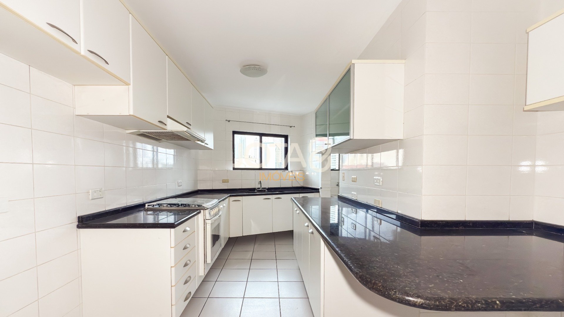OPORTUNIDADE NO ECOVILLE: 2 QUARTOS + CLOSET E CONDOMÍNIO CLUBE