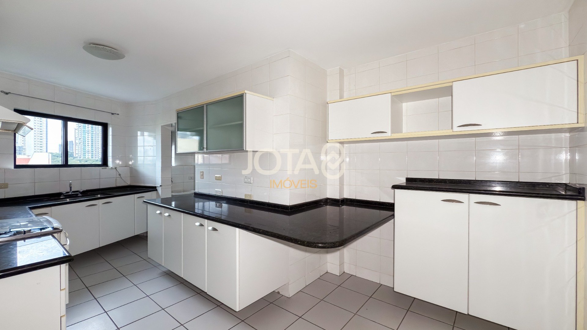 OPORTUNIDADE NO ECOVILLE: 2 QUARTOS + CLOSET E CONDOMÍNIO CLUBE