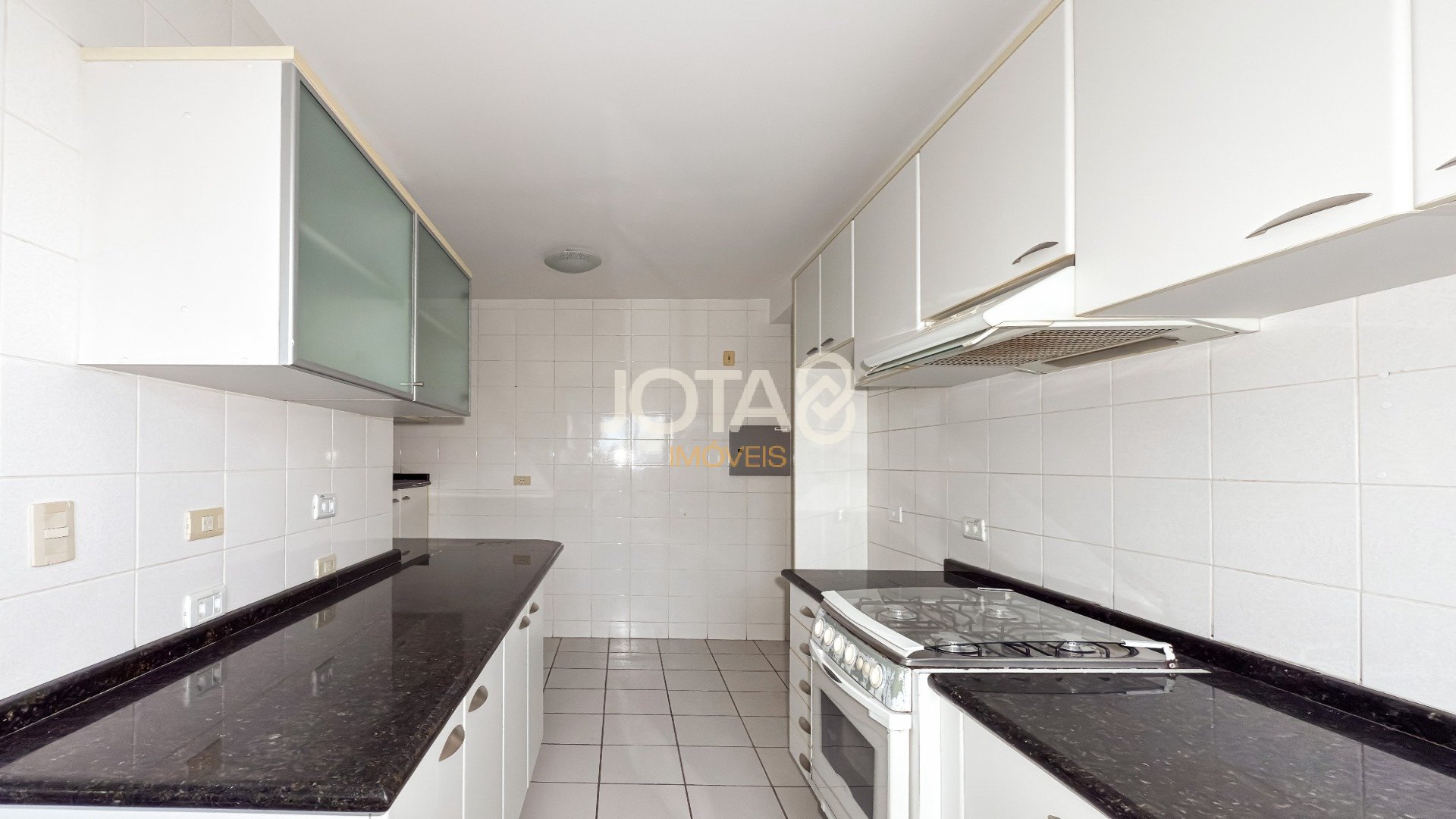 OPORTUNIDADE NO ECOVILLE: 2 QUARTOS + CLOSET E CONDOMÍNIO CLUBE