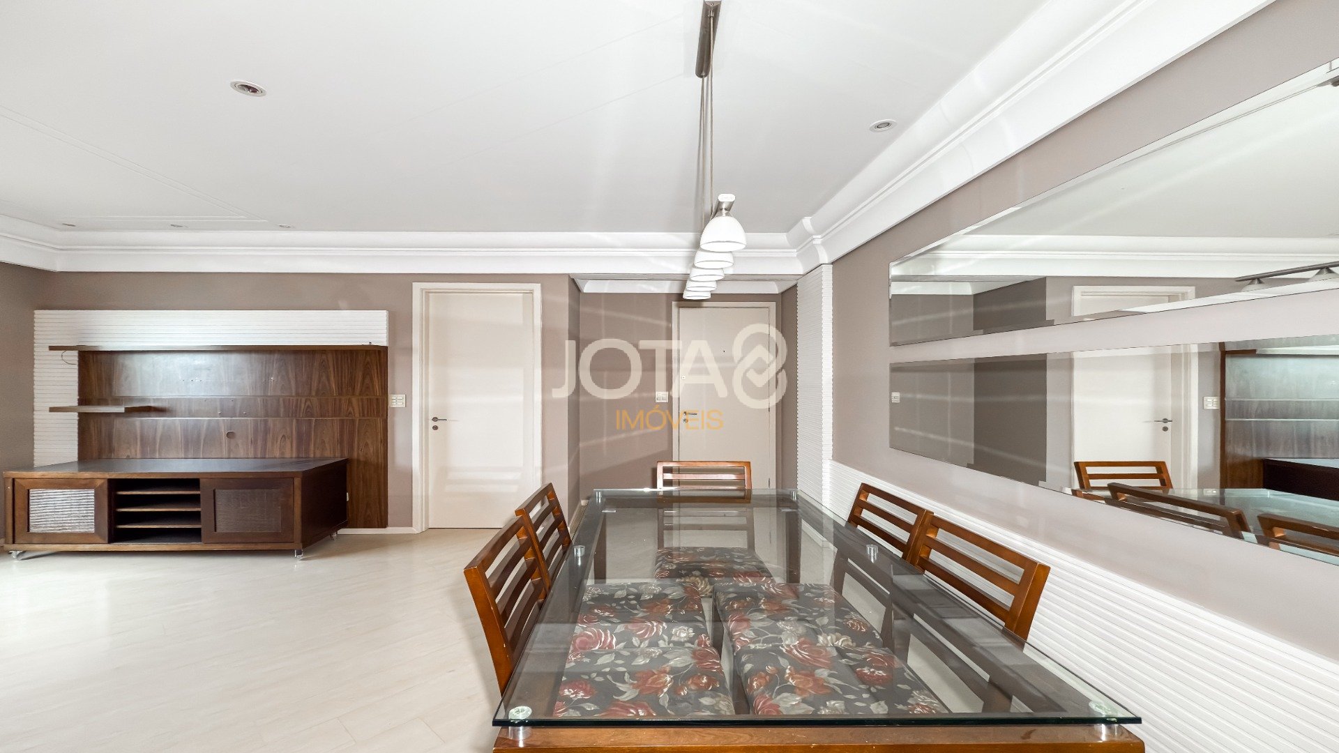 OPORTUNIDADE NO ECOVILLE: 2 QUARTOS + CLOSET E CONDOMÍNIO CLUBE