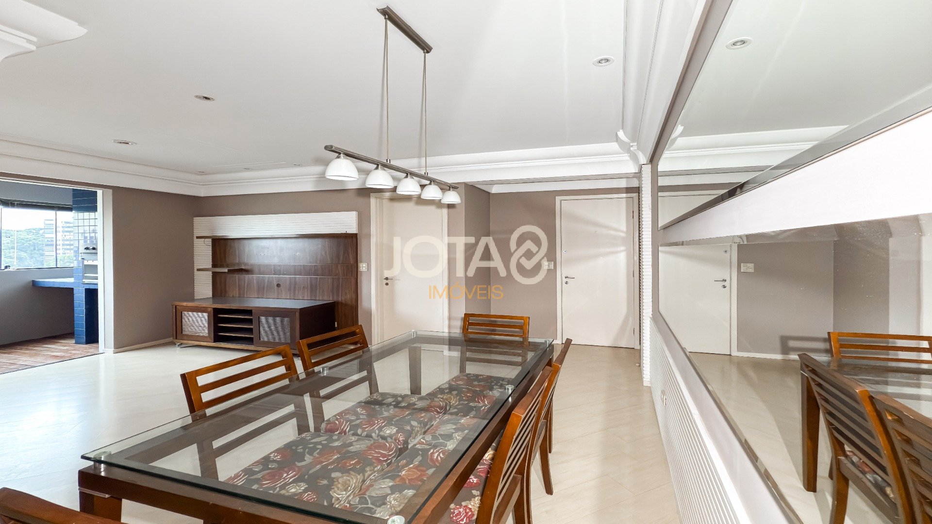OPORTUNIDADE NO ECOVILLE: 2 QUARTOS + CLOSET E CONDOMÍNIO CLUBE