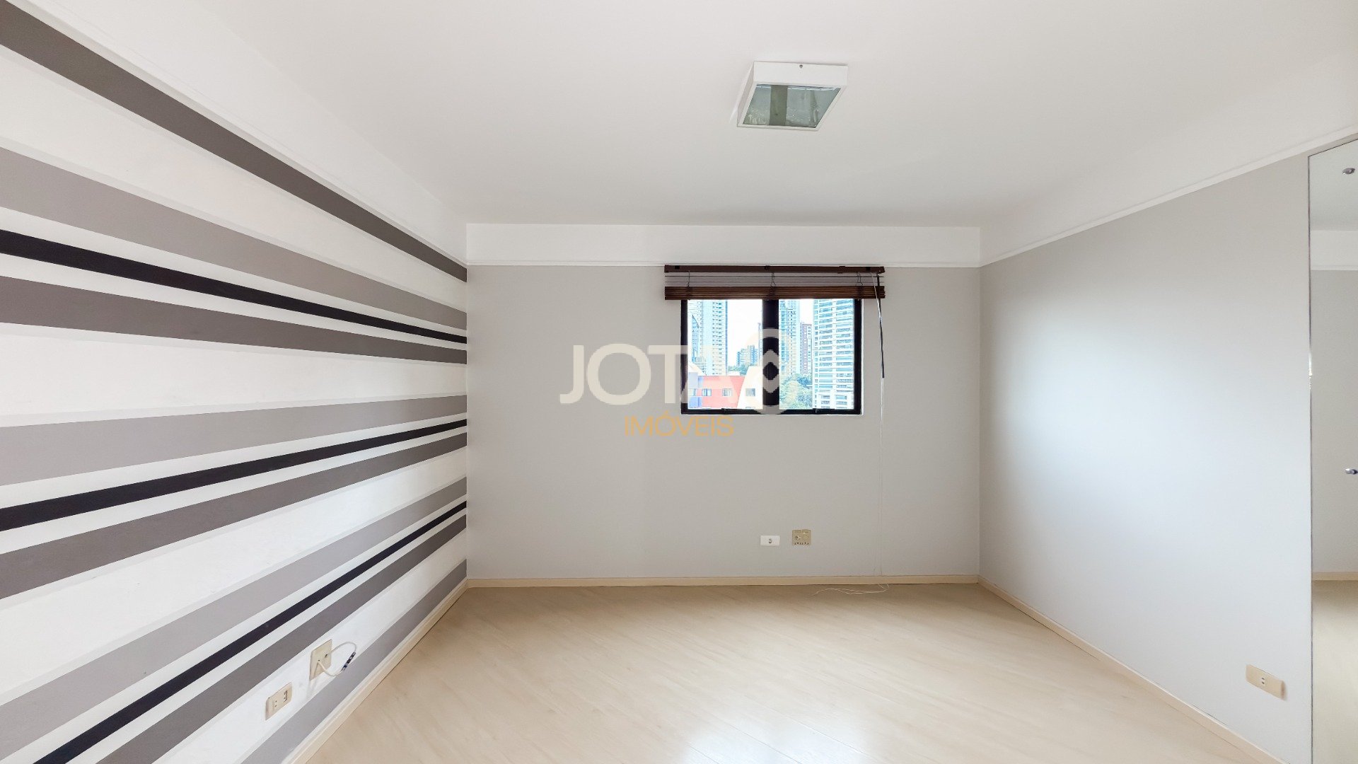 OPORTUNIDADE NO ECOVILLE: 2 QUARTOS + CLOSET E CONDOMÍNIO CLUBE
