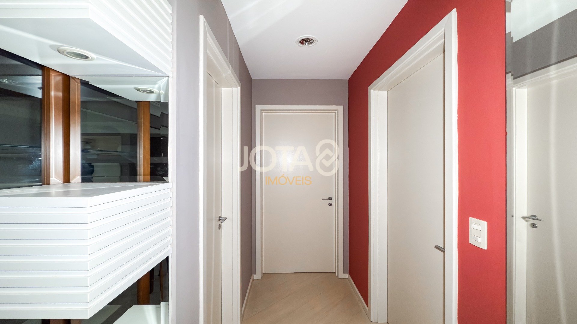 OPORTUNIDADE NO ECOVILLE: 2 QUARTOS + CLOSET E CONDOMÍNIO CLUBE