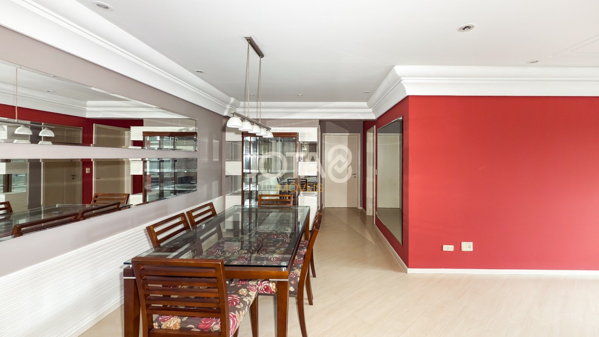 OPORTUNIDADE NO ECOVILLE: 2 QUARTOS + CLOSET E CONDOMÍNIO CLUBE