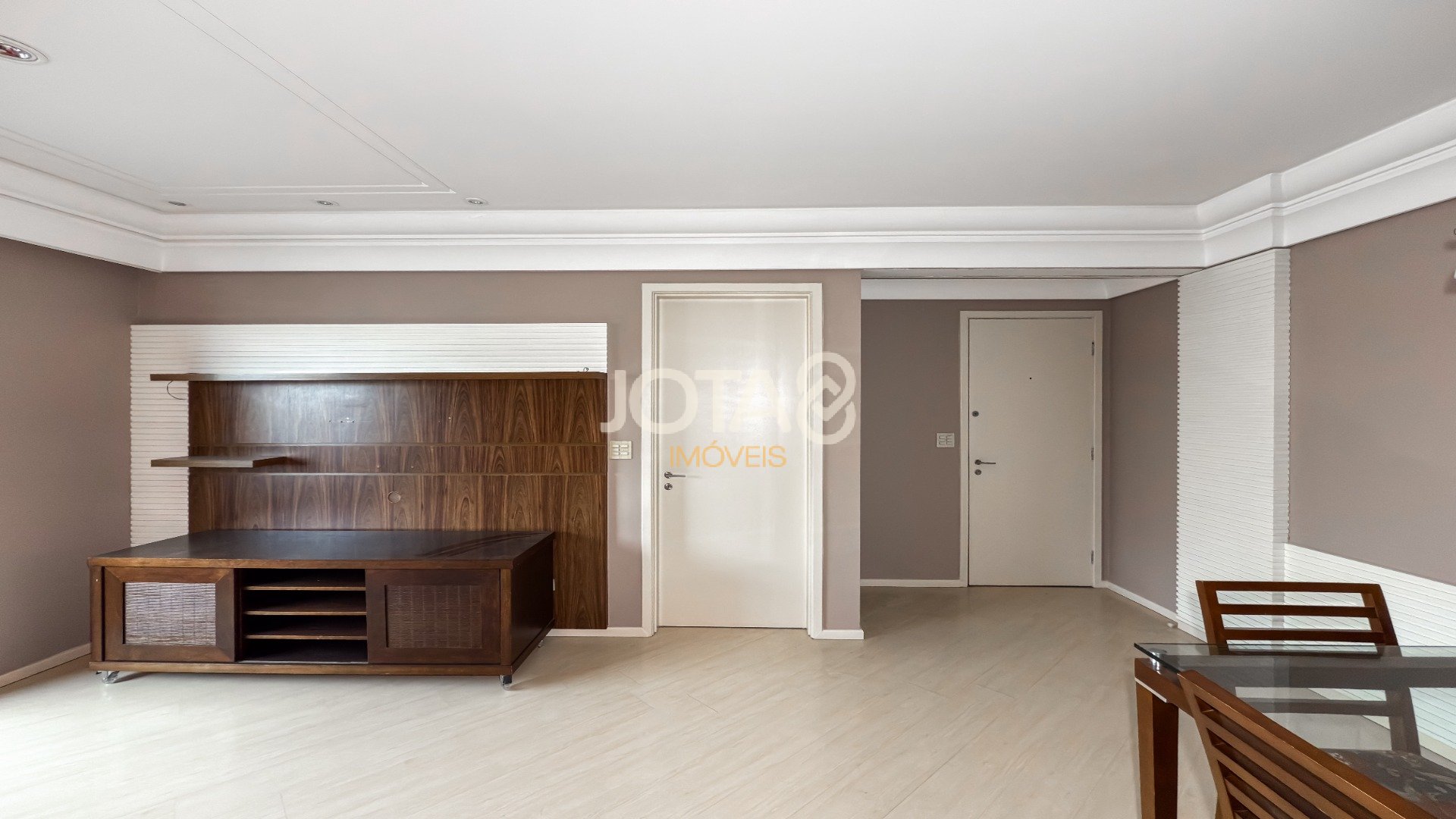 OPORTUNIDADE NO ECOVILLE: 2 QUARTOS + CLOSET E CONDOMÍNIO CLUBE