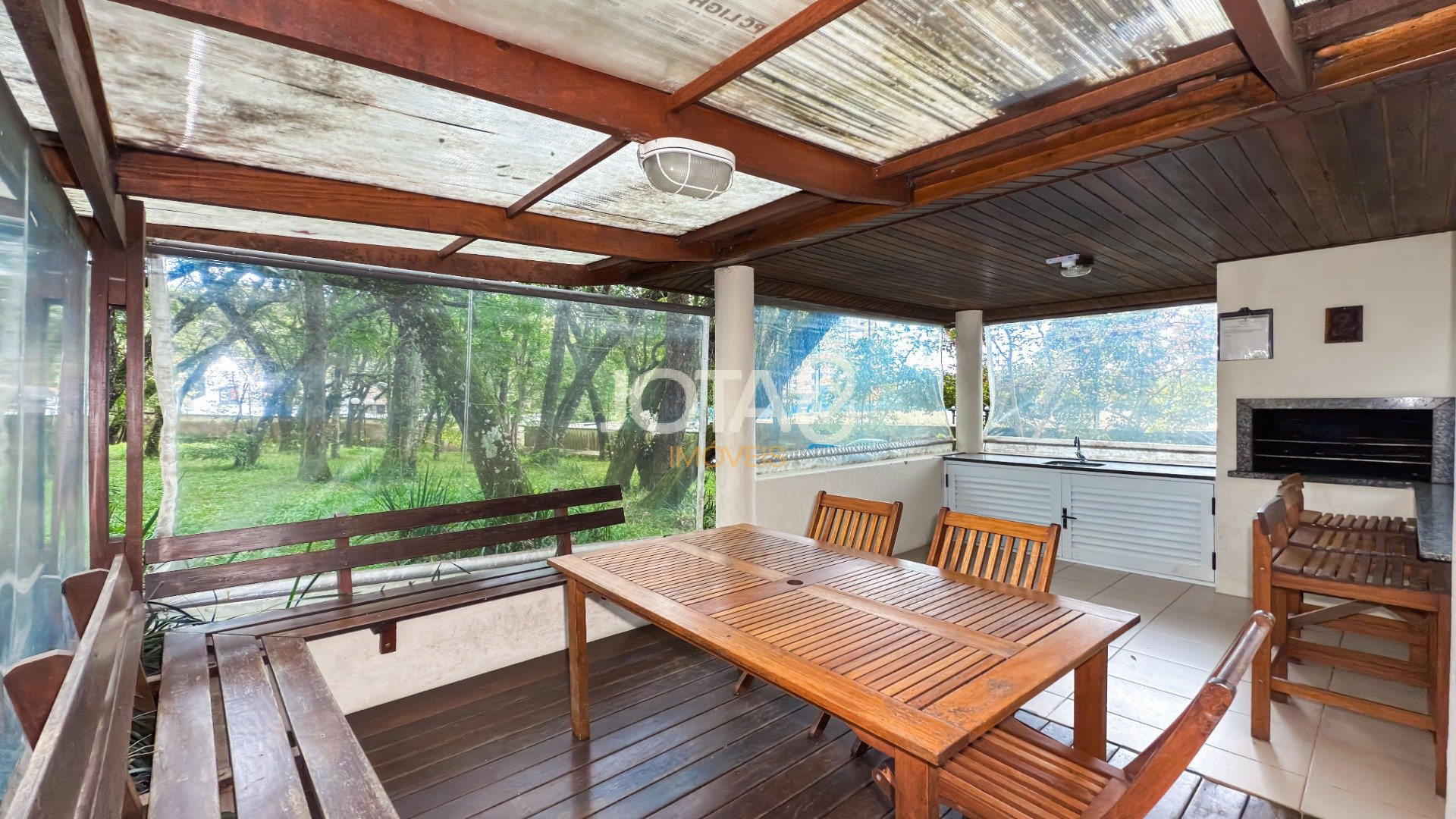 OPORTUNIDADE NO ECOVILLE: 2 QUARTOS + CLOSET E CONDOMÍNIO CLUBE