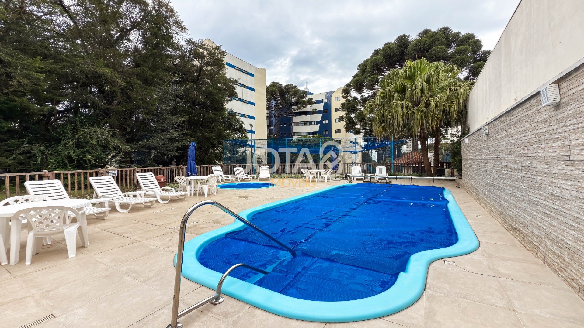 OPORTUNIDADE NO ECOVILLE: 2 QUARTOS + CLOSET E CONDOMÍNIO CLUBE