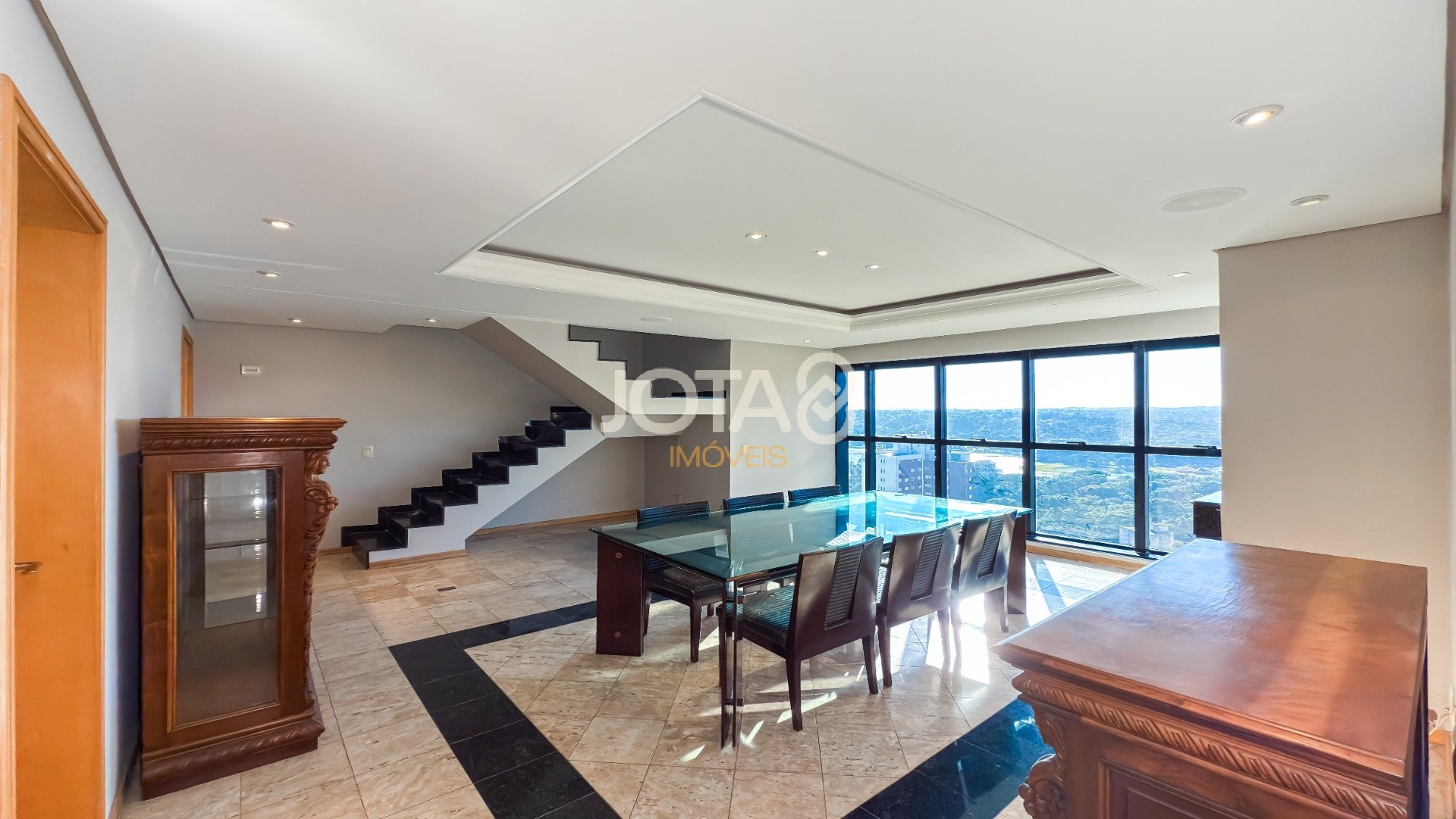 CRYSTAL LAKE RESIDENCE