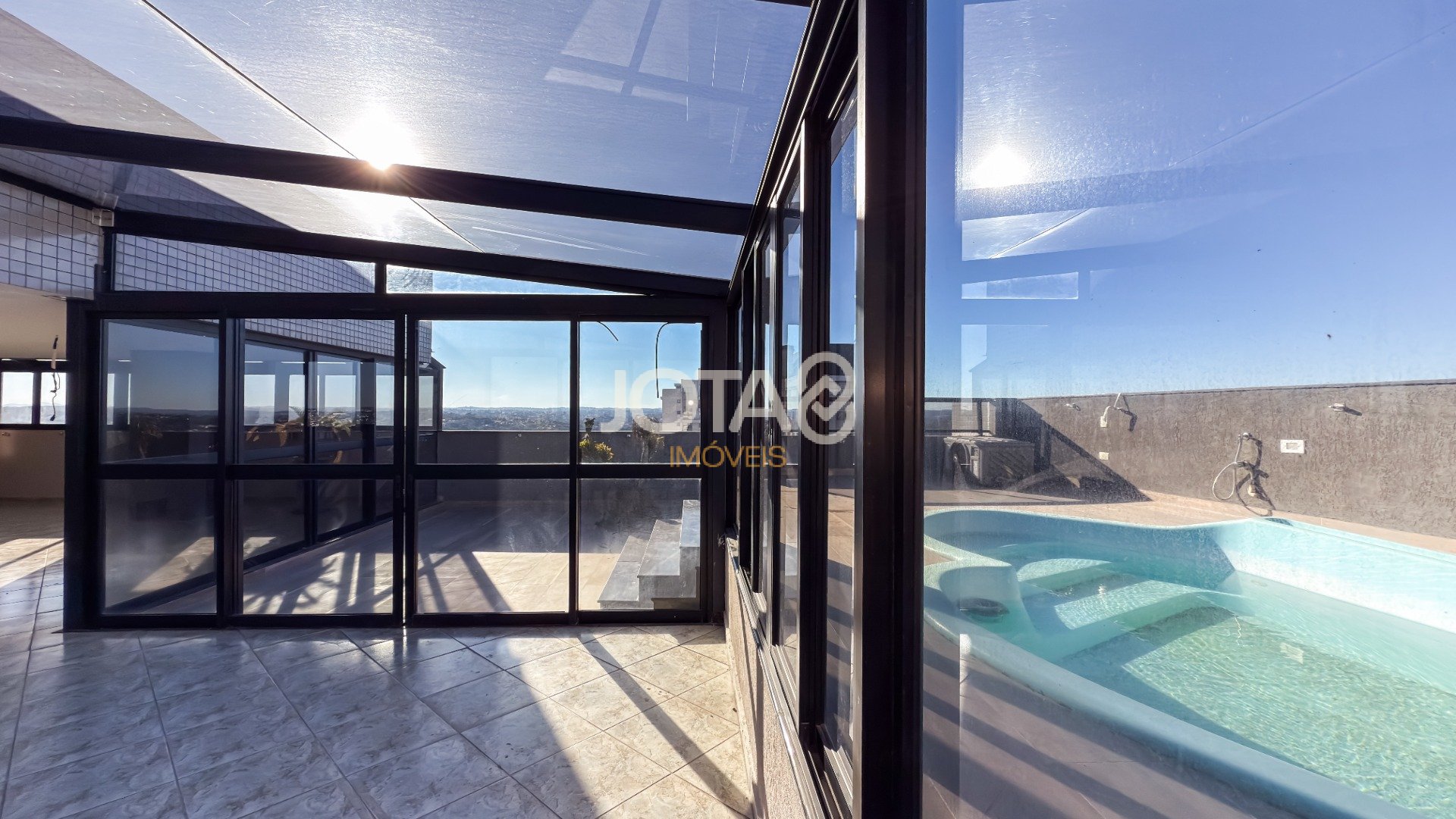 CRYSTAL LAKE RESIDENCE