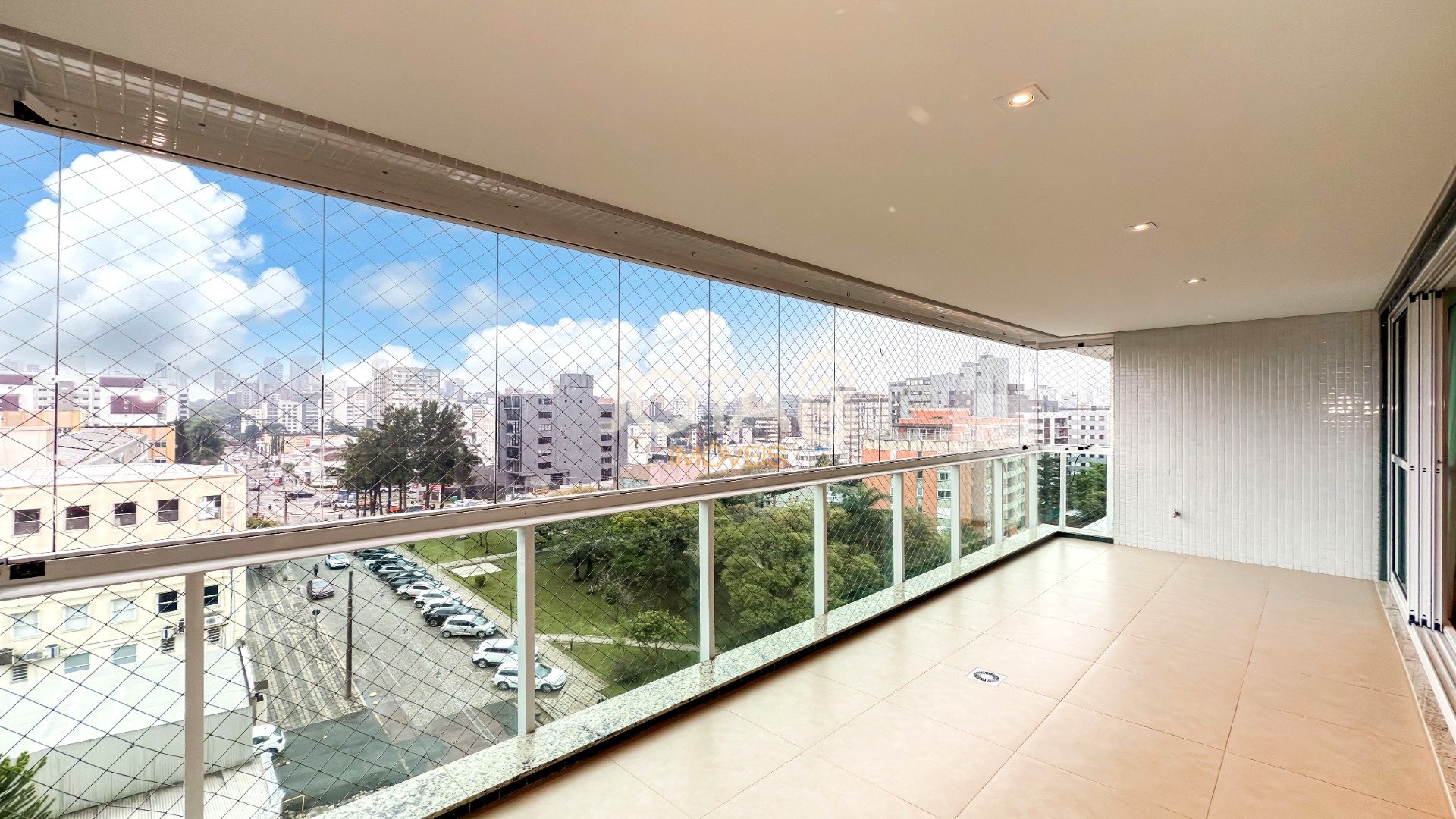 APARTAMENTO FACE NORTE E VISTA DEFINITIVA NO BATEL