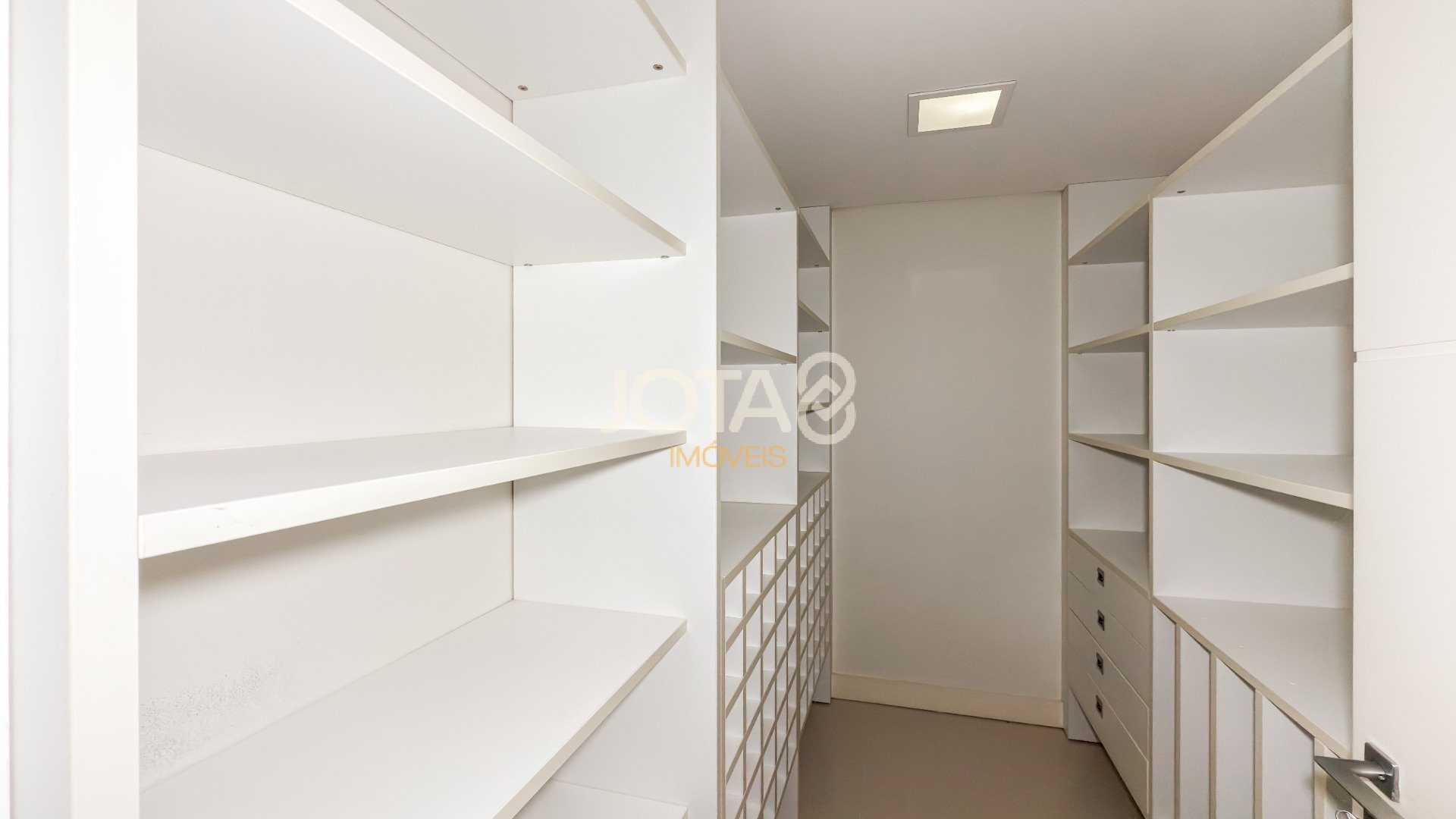 APARTAMENTO FACE NORTE E VISTA DEFINITIVA NO BATEL