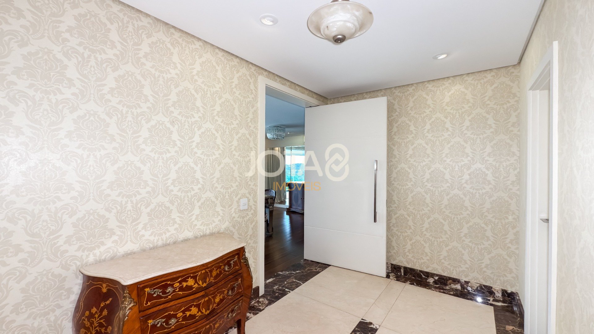 APARTAMENTO FACE NORTE E VISTA DEFINITIVA NO BATEL