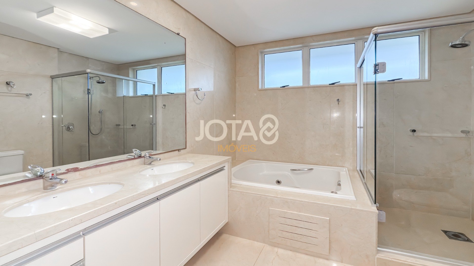 APARTAMENTO FACE NORTE E VISTA DEFINITIVA NO BATEL