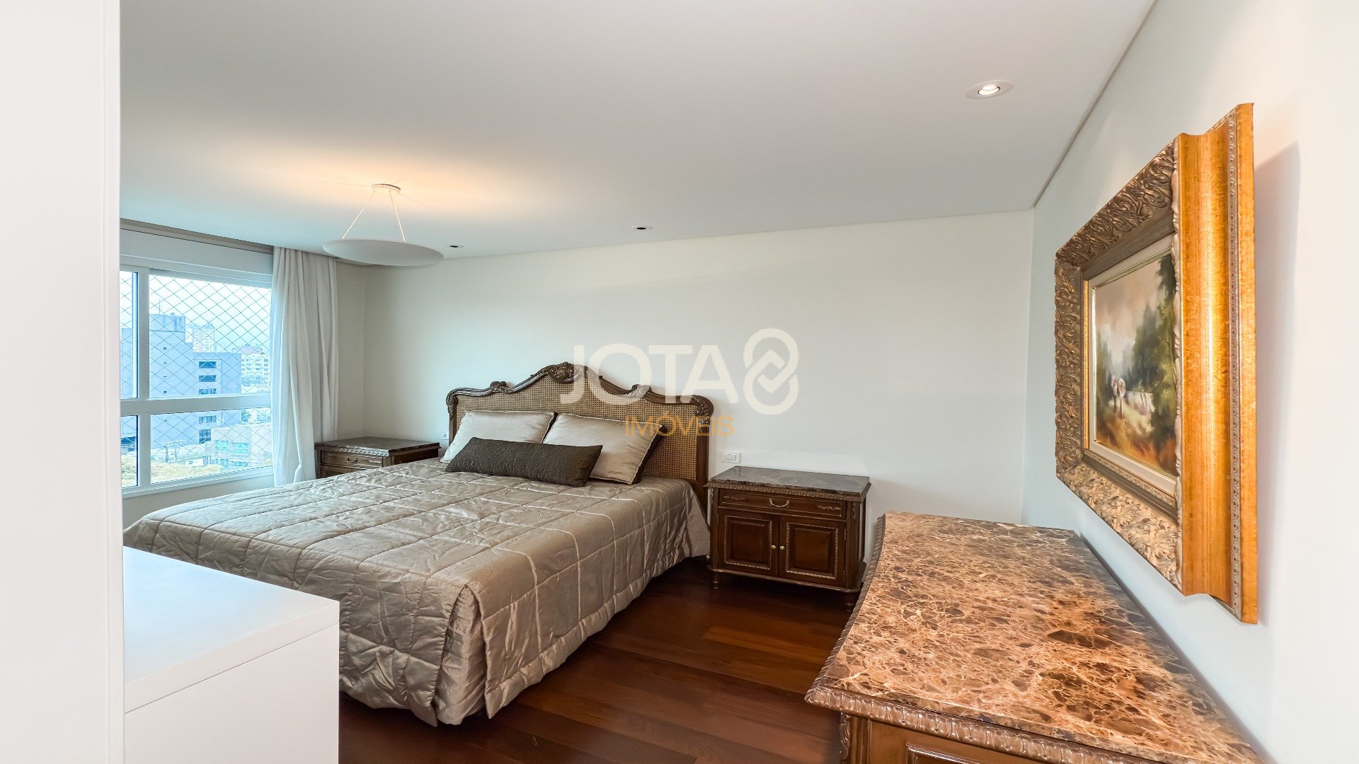 APARTAMENTO FACE NORTE E VISTA DEFINITIVA NO BATEL