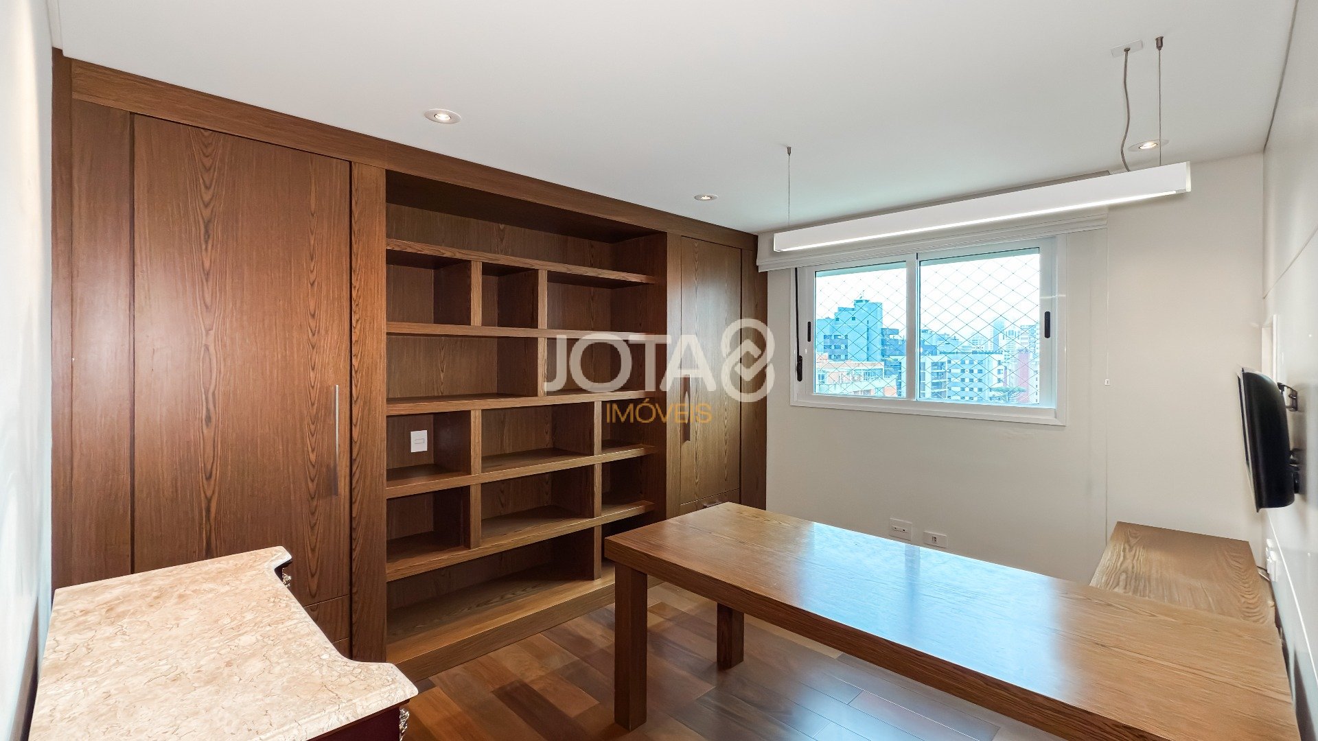 APARTAMENTO FACE NORTE E VISTA DEFINITIVA NO BATEL