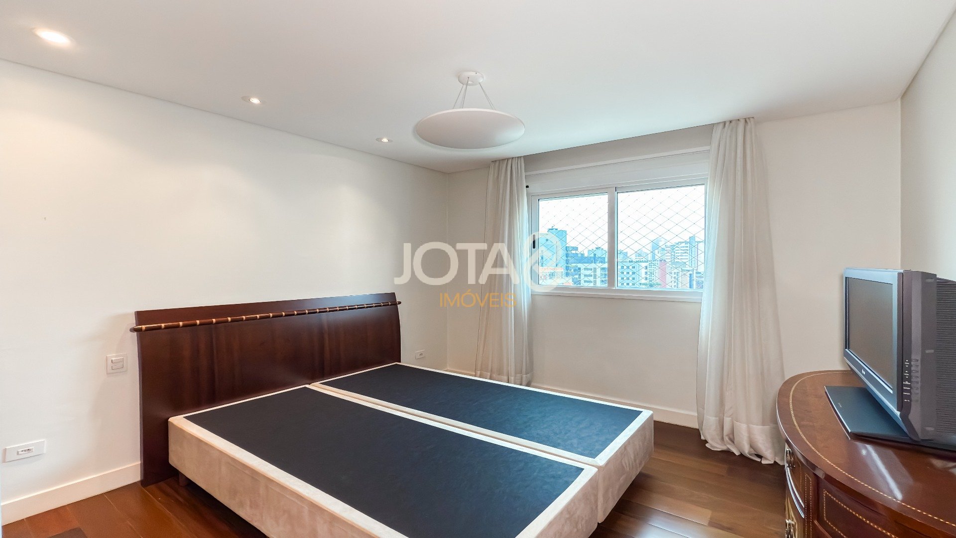 APARTAMENTO FACE NORTE E VISTA DEFINITIVA NO BATEL
