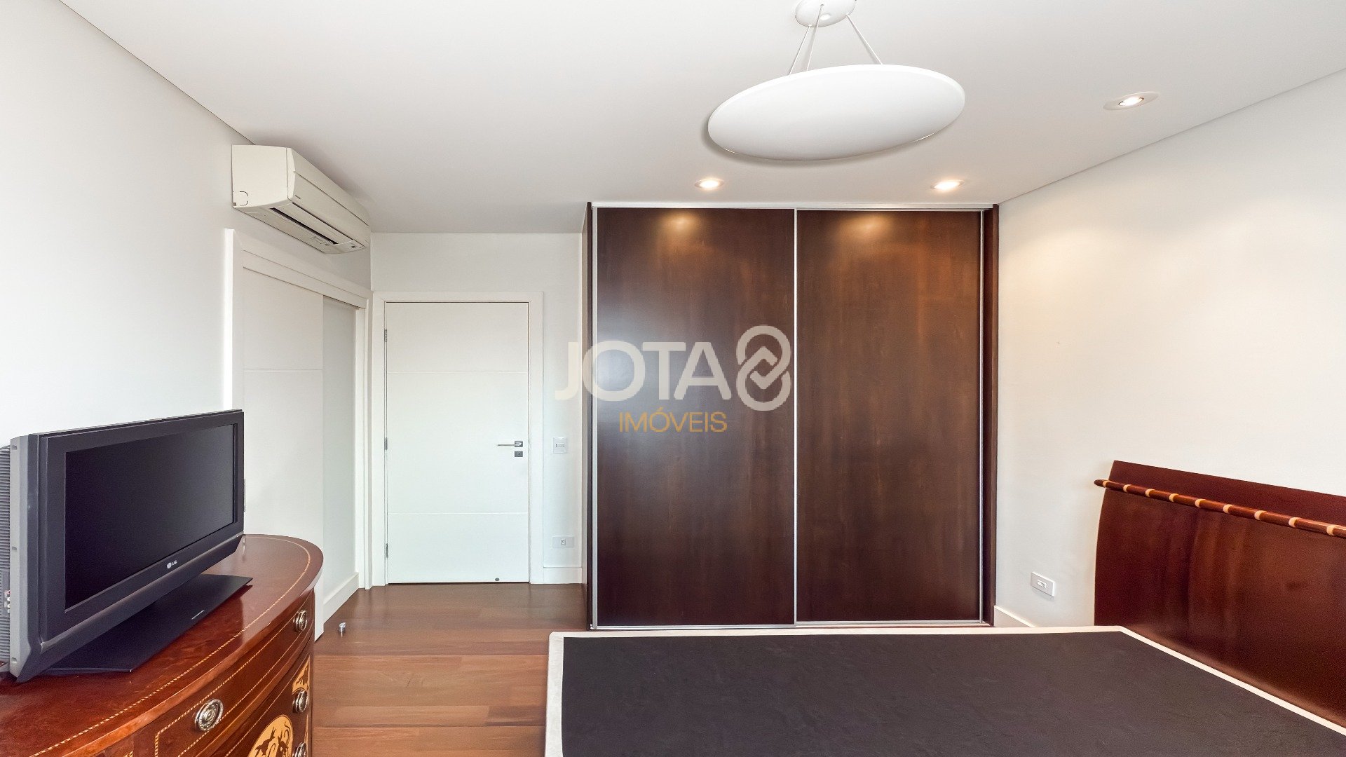 APARTAMENTO FACE NORTE E VISTA DEFINITIVA NO BATEL
