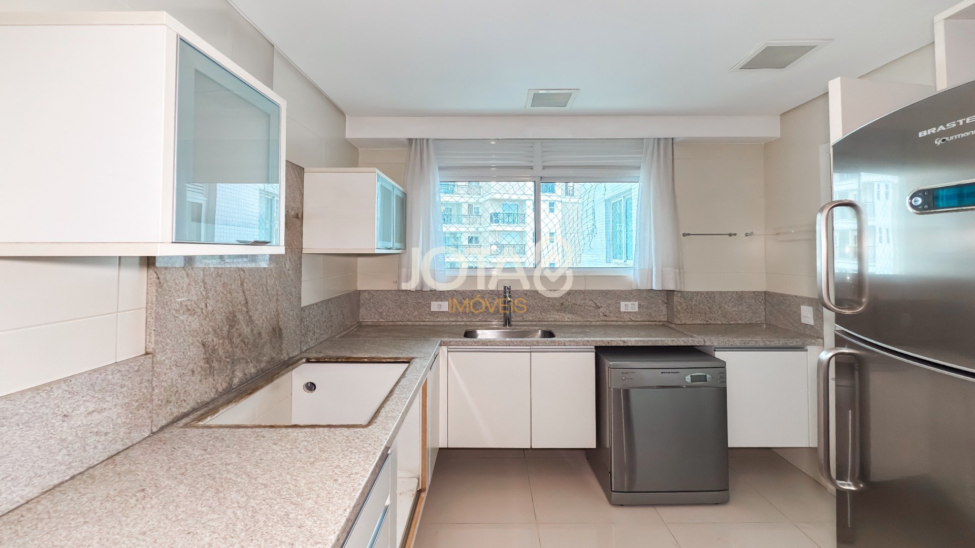 APARTAMENTO FACE NORTE E VISTA DEFINITIVA NO BATEL