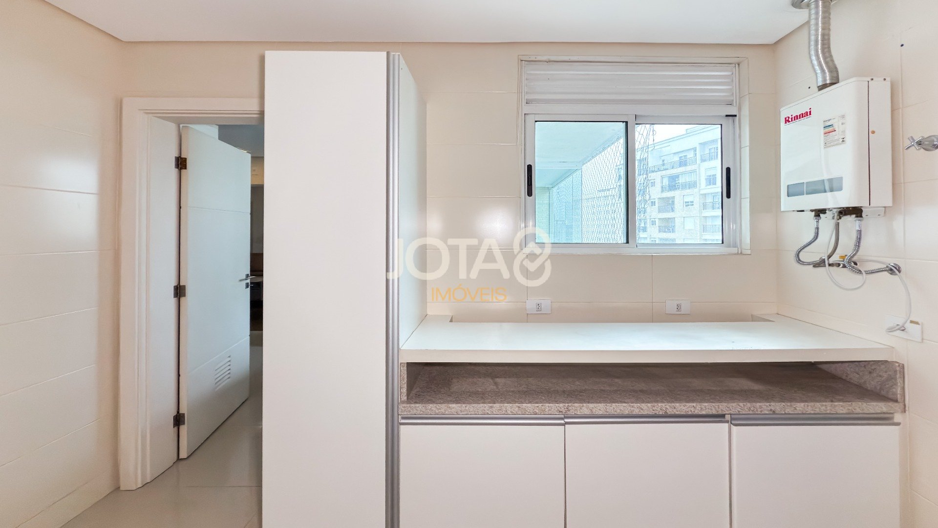 APARTAMENTO FACE NORTE E VISTA DEFINITIVA NO BATEL