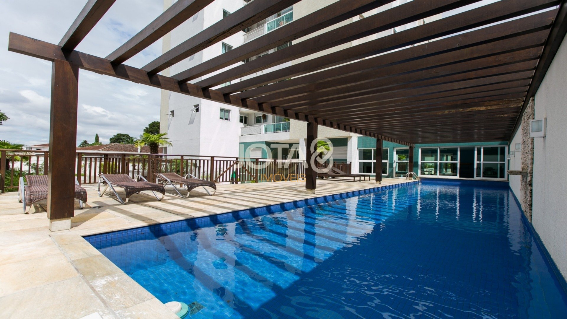 APARTAMENTO FACE NORTE E VISTA DEFINITIVA NO BATEL