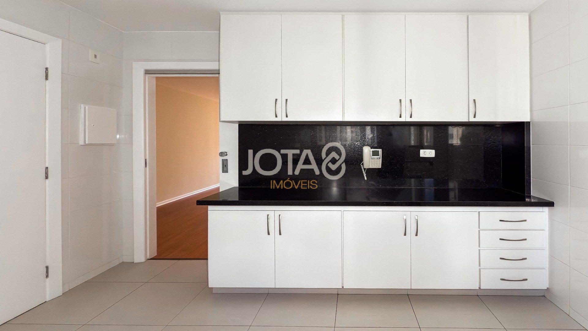 APARTAMENTO ENSOLARADO COM 3 QUARTOS