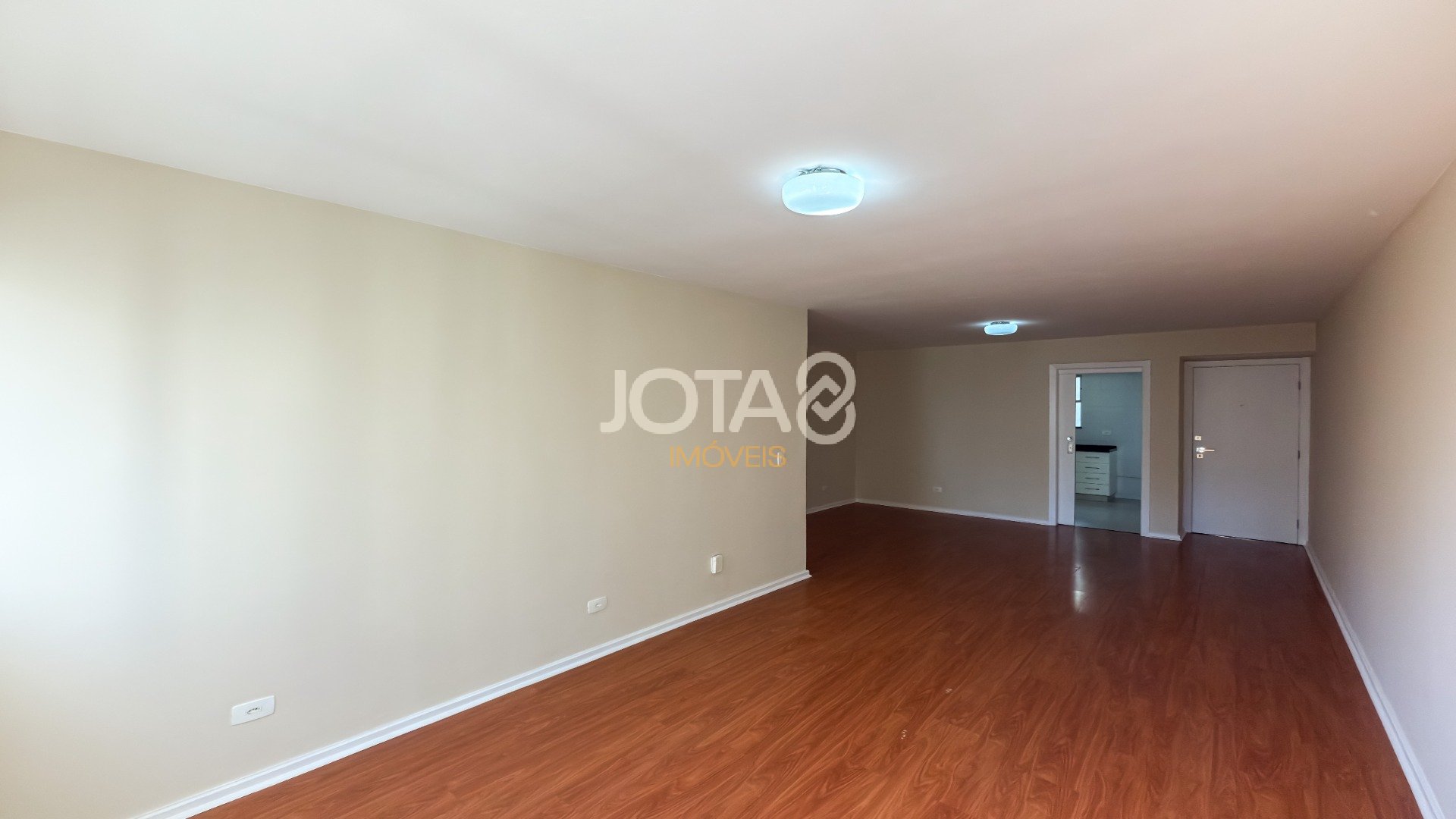 APARTAMENTO ENSOLARADO COM 3 QUARTOS