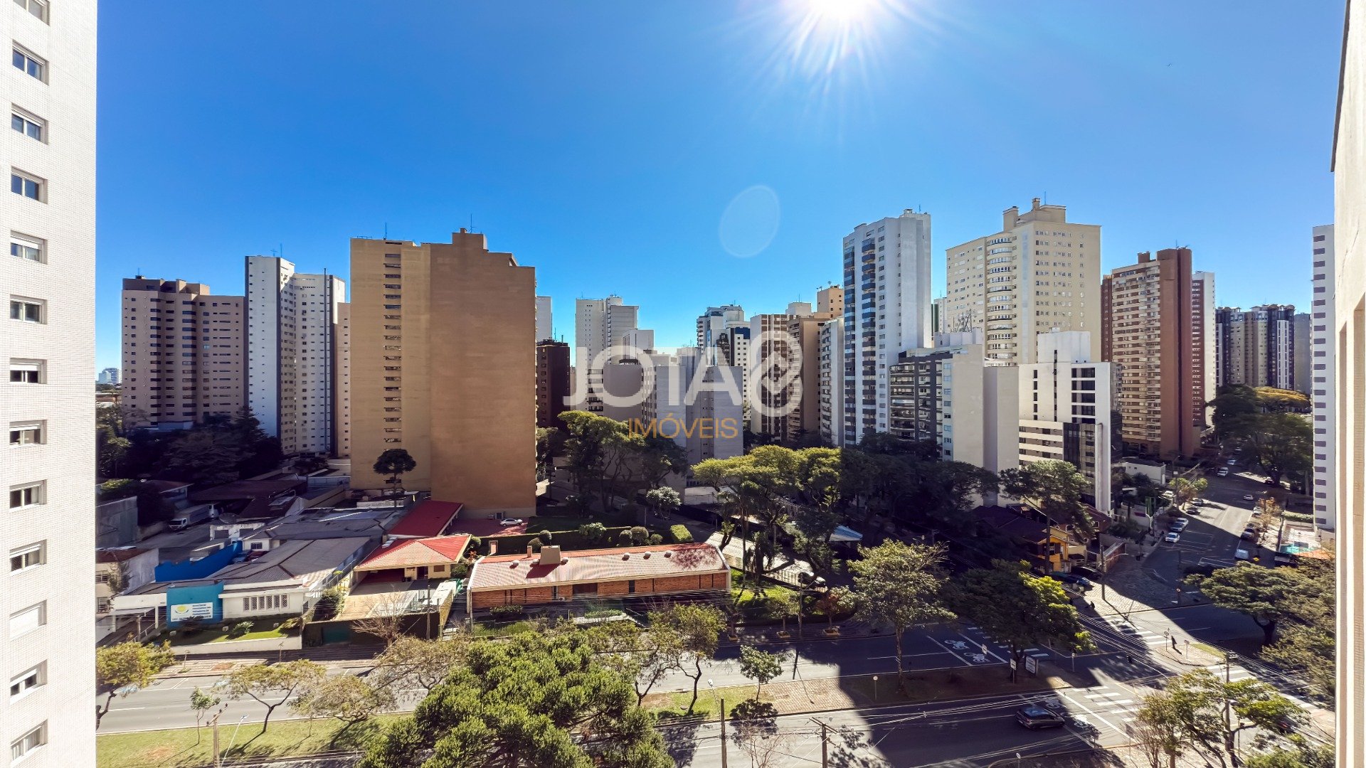 APARTAMENTO ENSOLARADO COM 3 QUARTOS