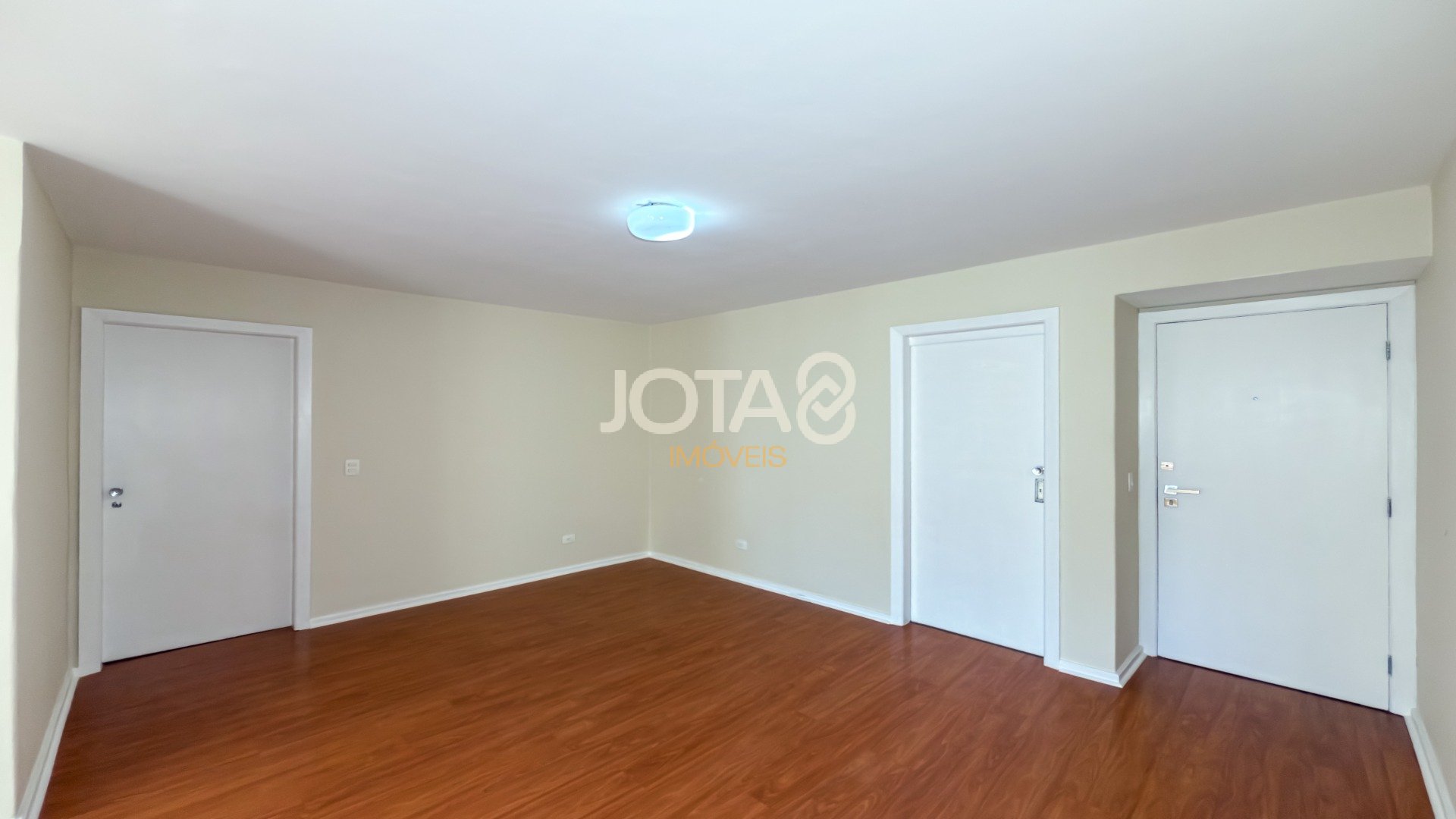 APARTAMENTO ENSOLARADO COM 3 QUARTOS