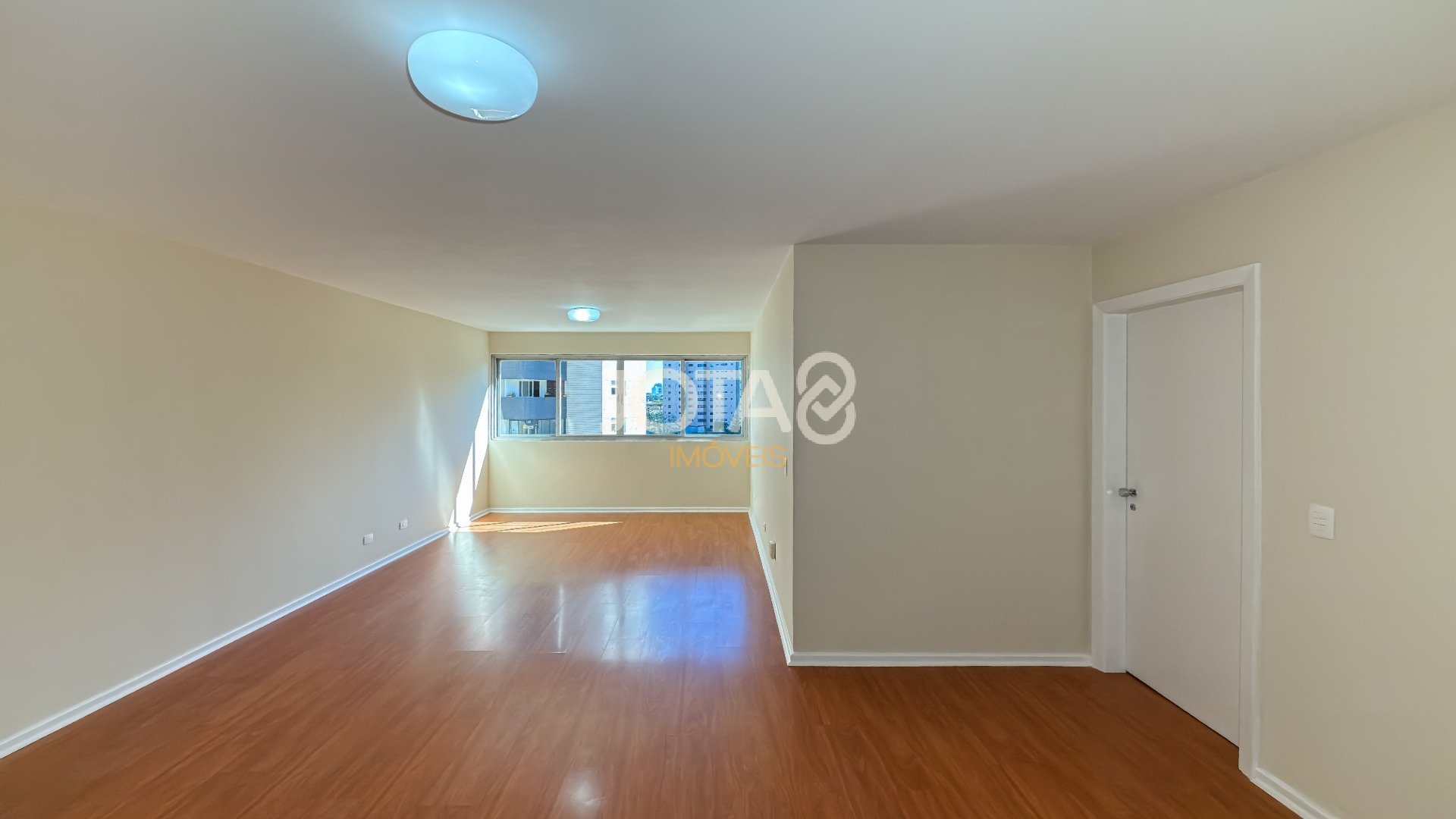 APARTAMENTO ENSOLARADO COM 3 QUARTOS