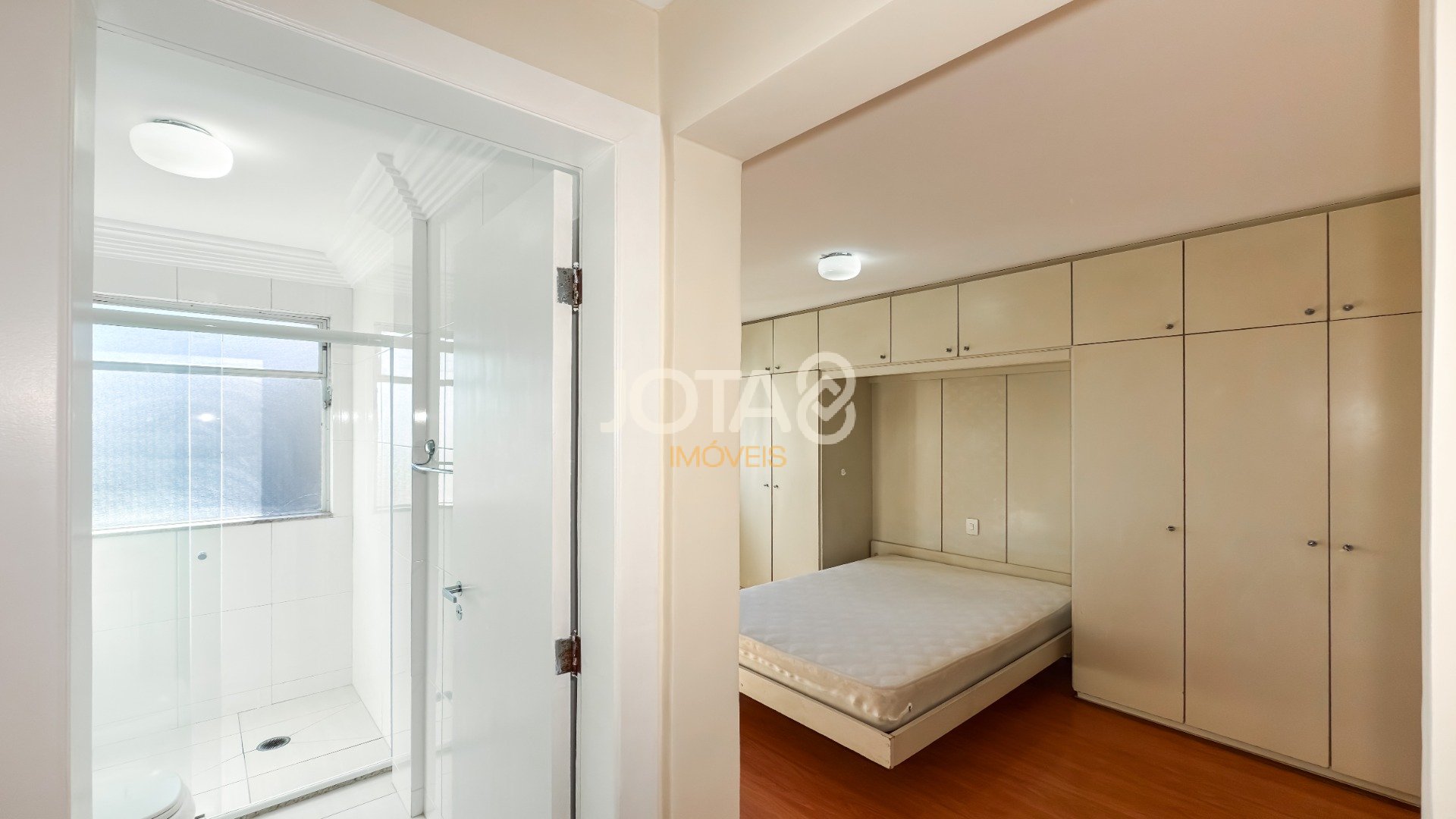 APARTAMENTO ENSOLARADO COM 3 QUARTOS